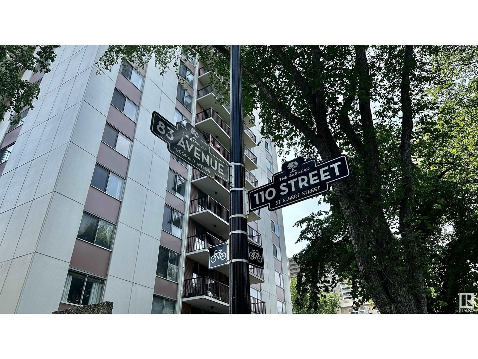 1005 11007 83 AV NW Image 35