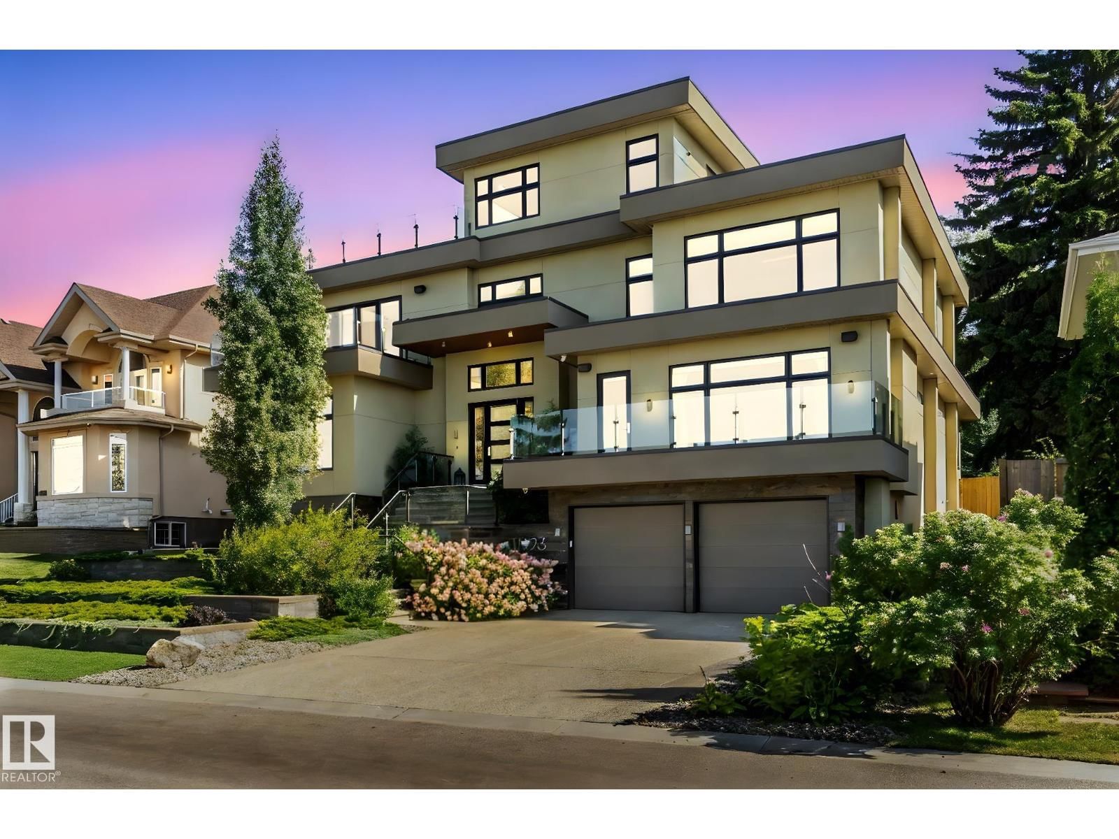 11823 SASKATCHEWAN DR, Edmonton, Alberta T6G 2D3