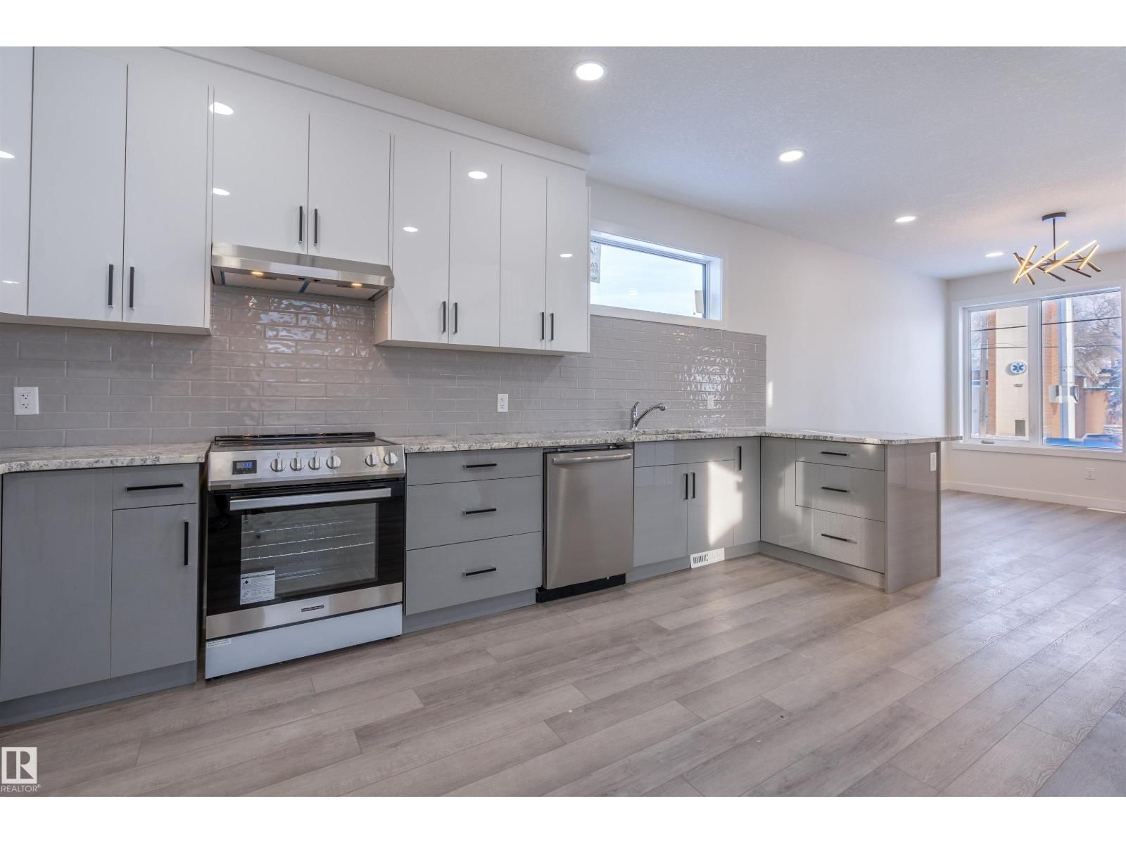 10446 142 ST, Edmonton, Alberta T5N 2P2
