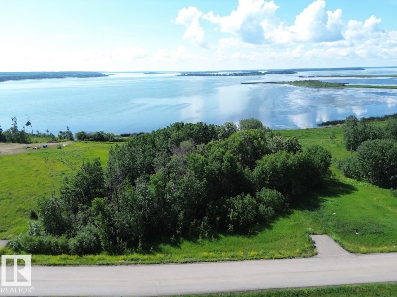 5 Islandview Road, Rural Lac La Biche County, Alberta T0A 2C1
