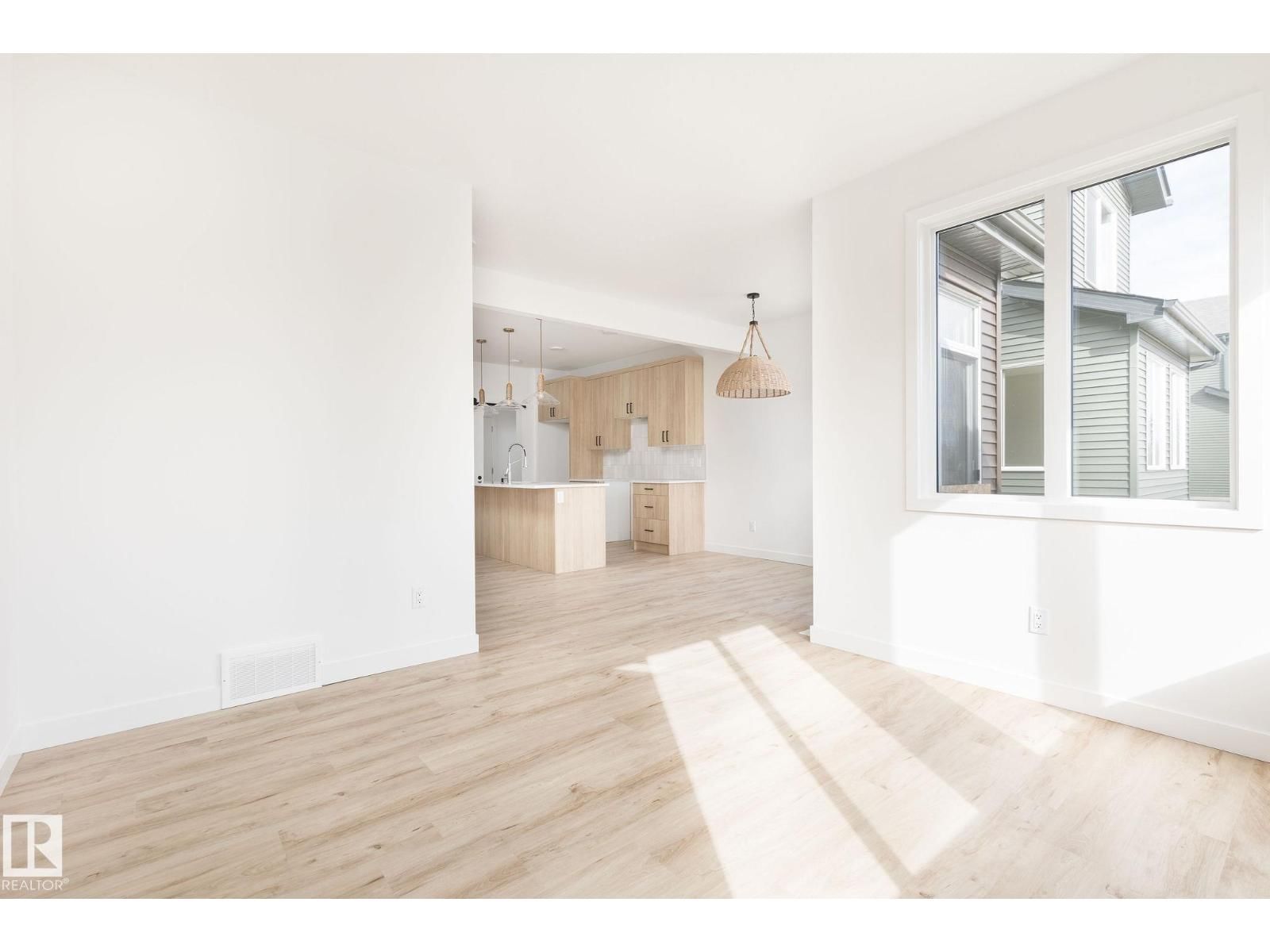 6 CHEVAL CL Image 18