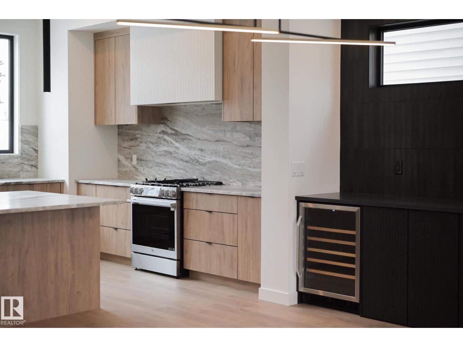 9140 74 AV, Edmonton, Alberta T6E 1E1