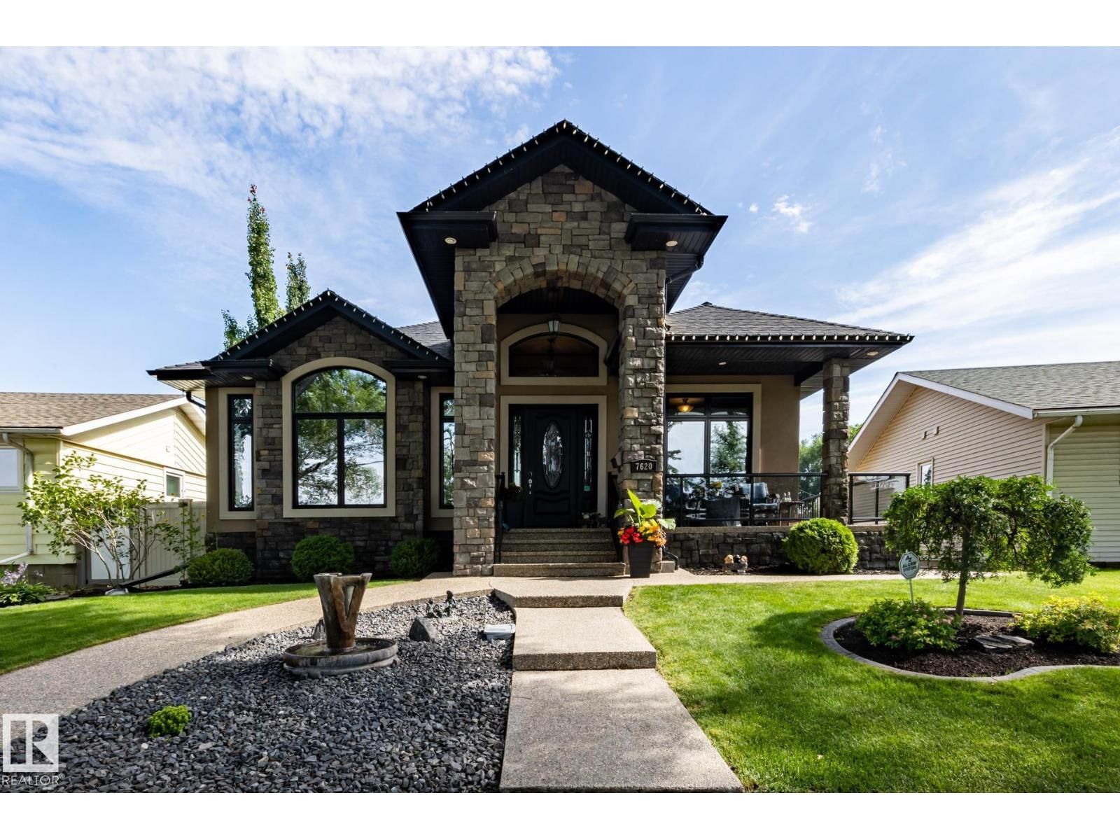 7620 98A AV, Edmonton, Alberta T6A 0C5