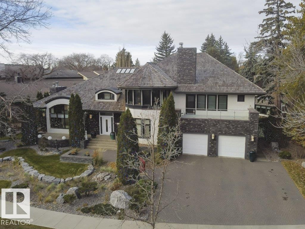 11 Wellington CR, Edmonton, Alberta T5N 3V2