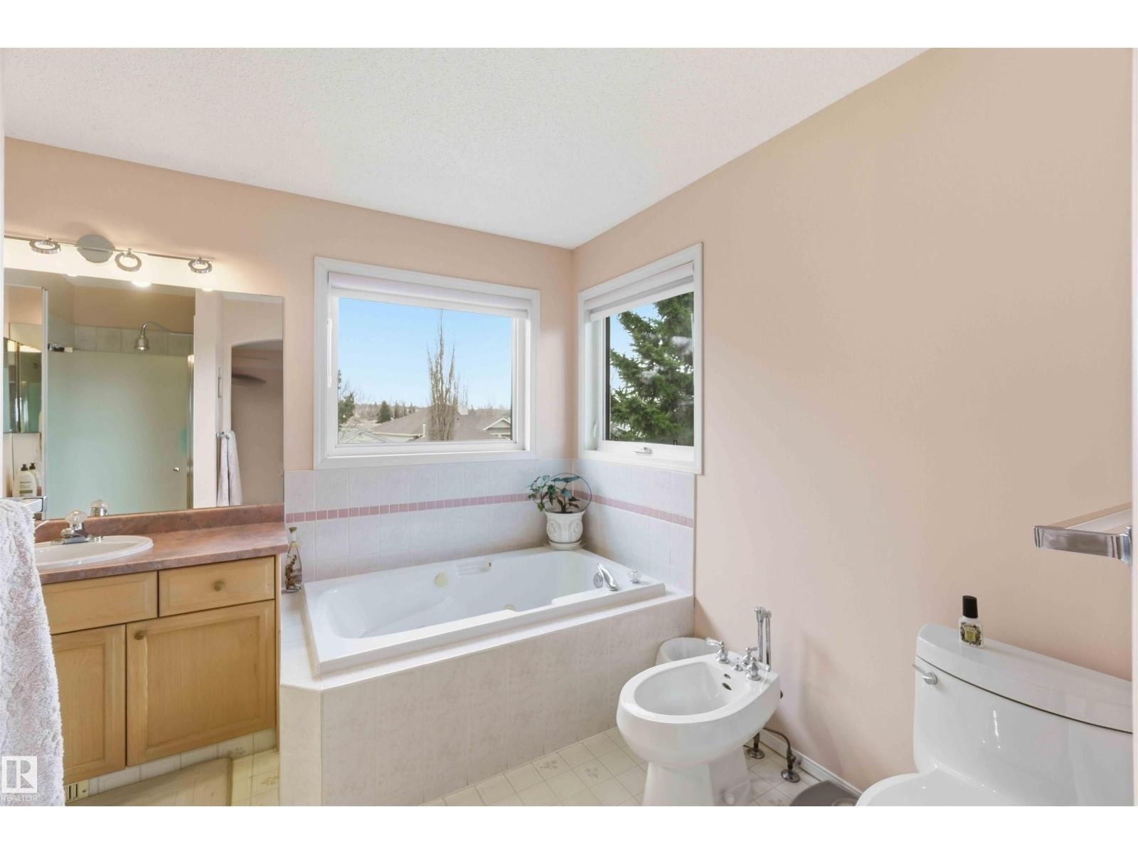 1 COLONIAL CL Image 39