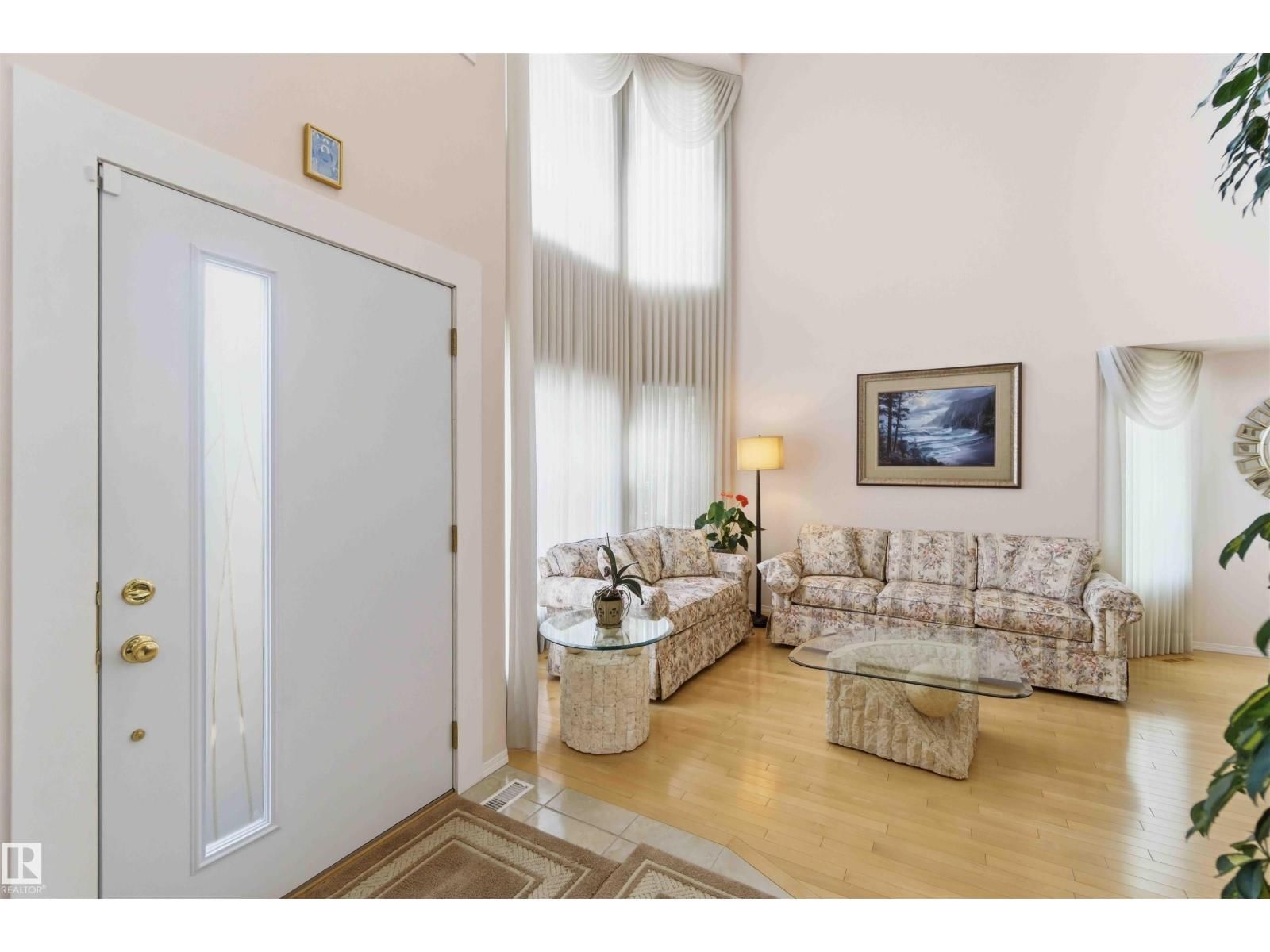 1 COLONIAL CL Image 4