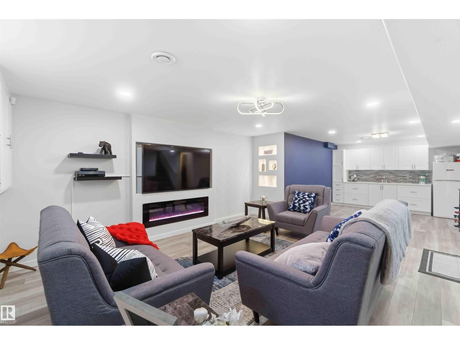 1 COLONIAL CL Image 49