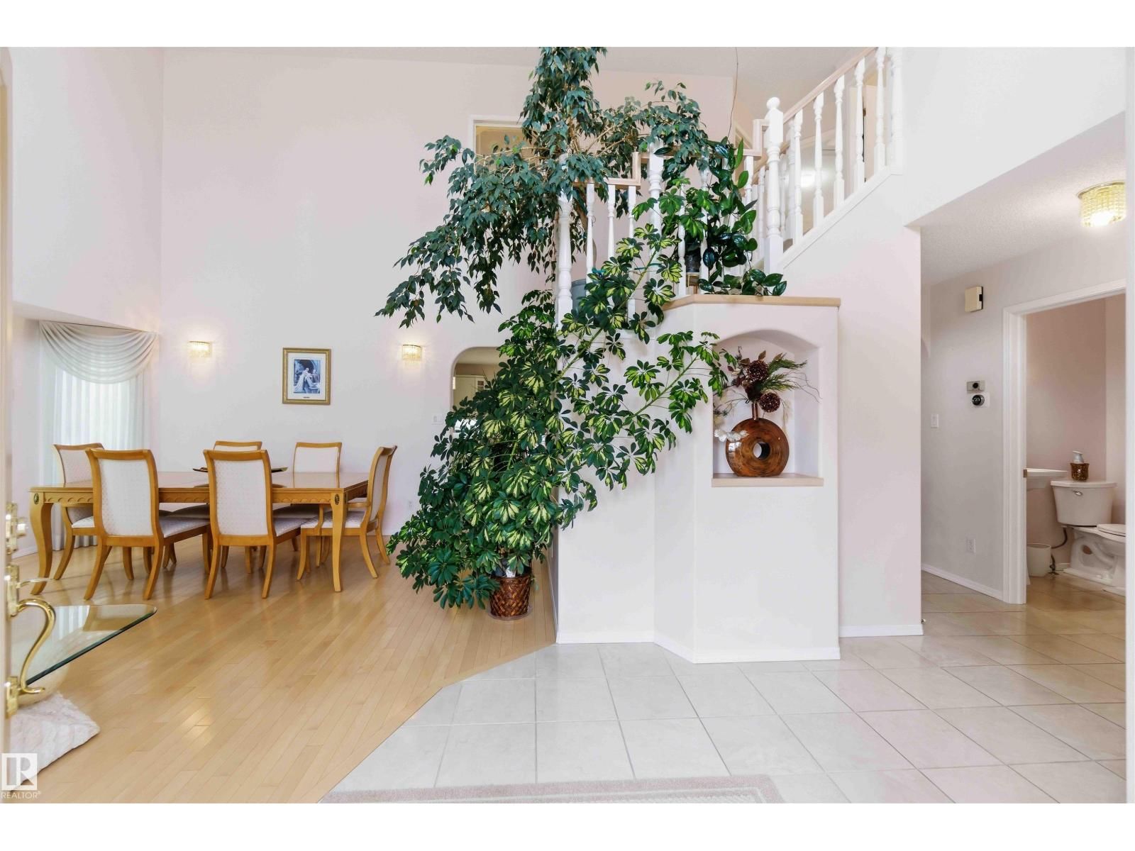 1 COLONIAL CL Image 5