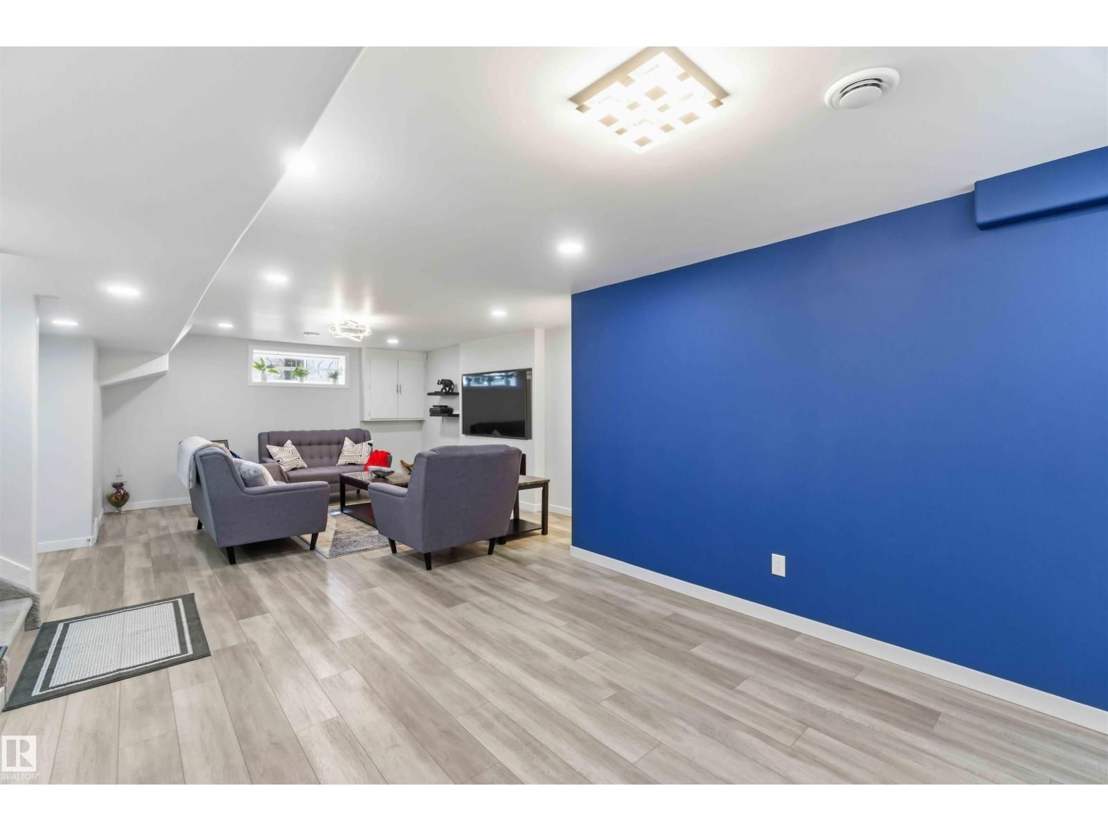 1 COLONIAL CL Image 50