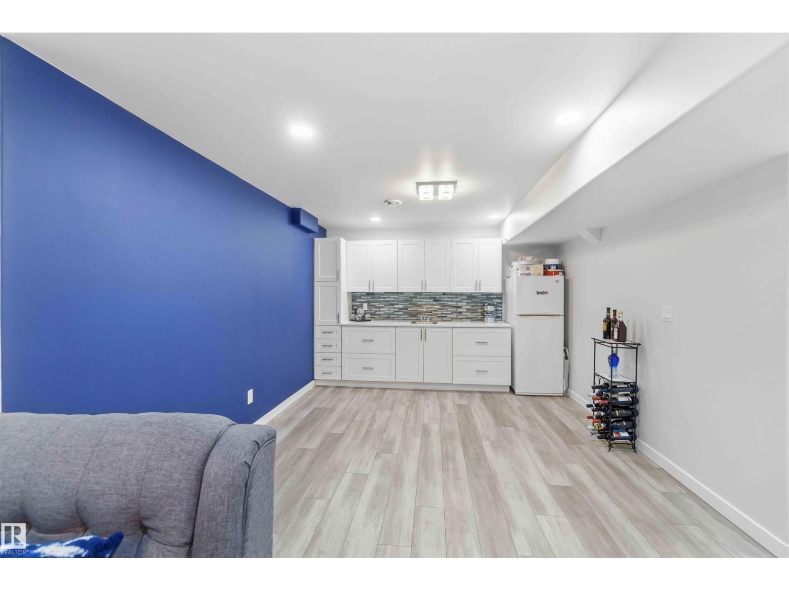 1 COLONIAL CL Image 51