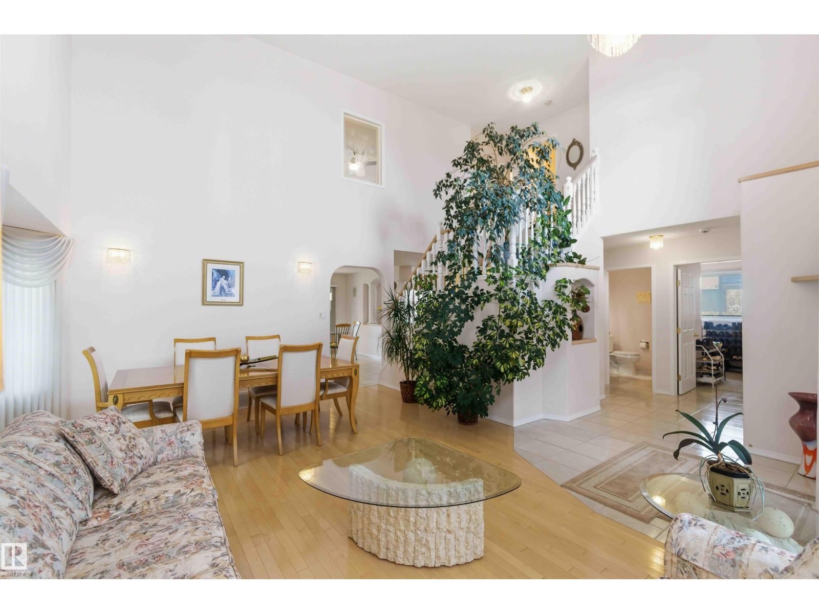 1 COLONIAL CL Image 7