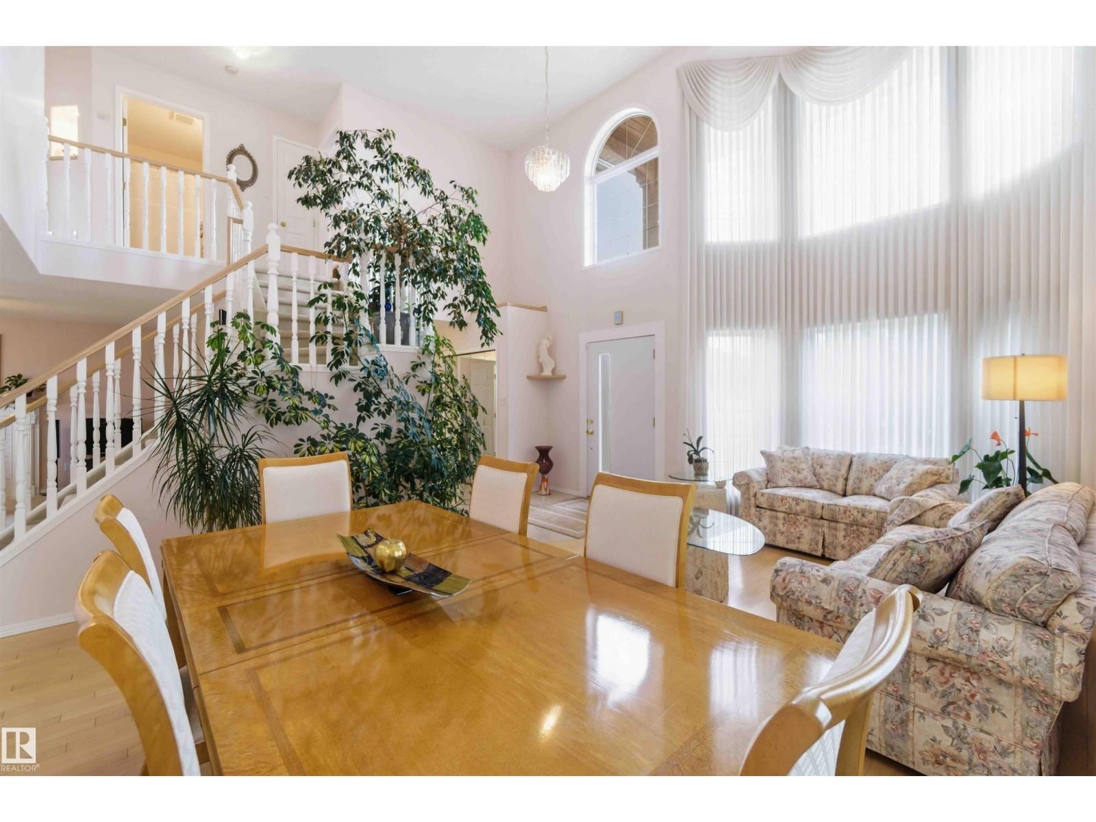 1 COLONIAL CL Image 8