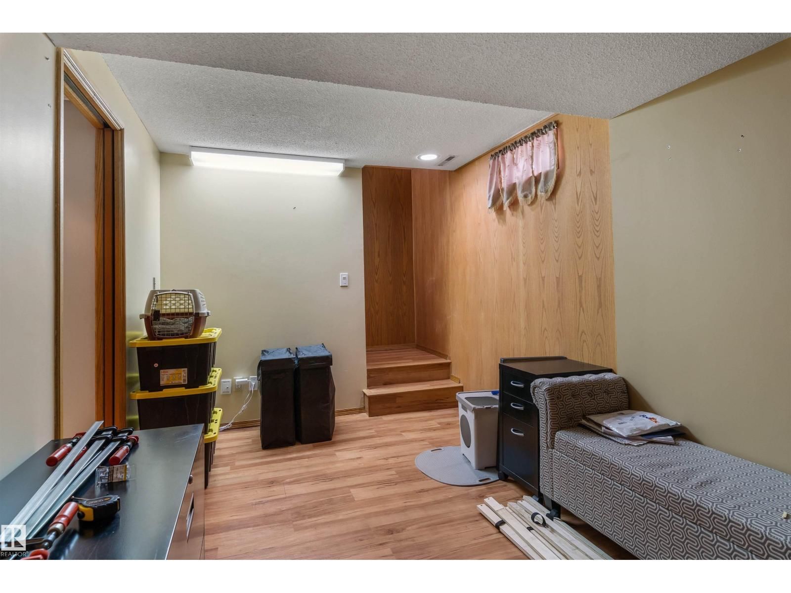 49 ST VITAL AV Image 21