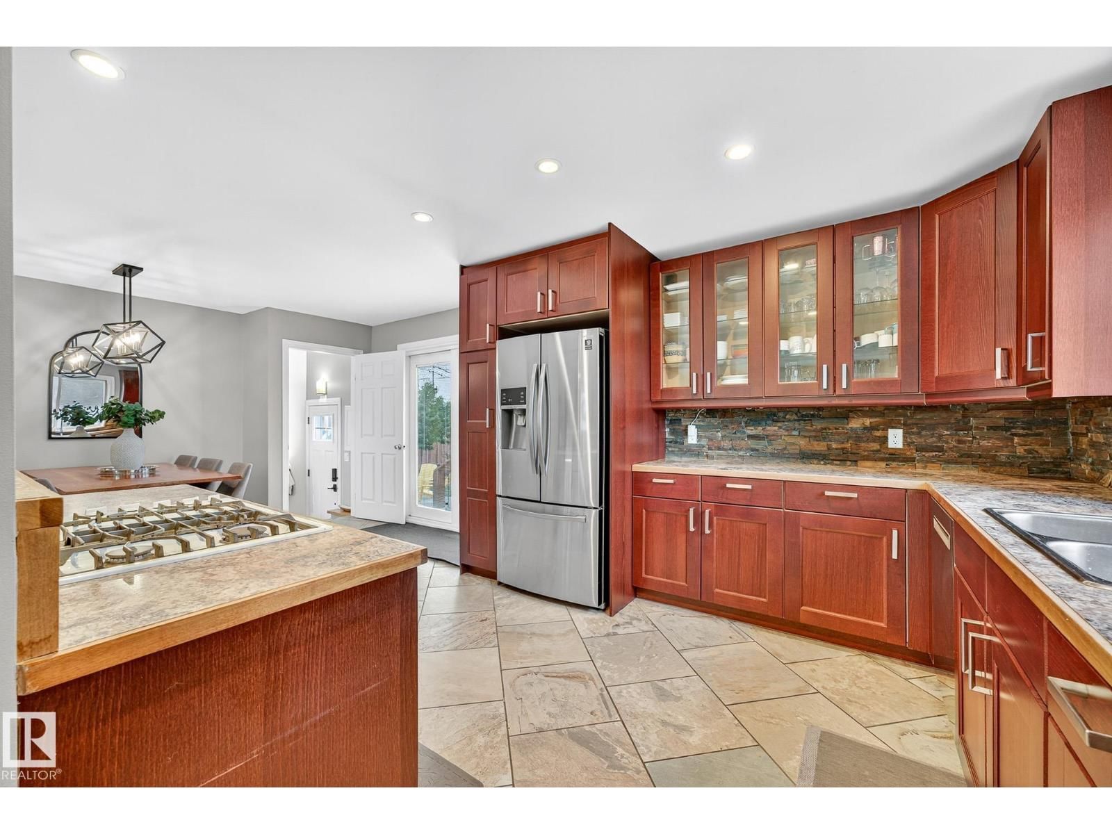 15701 92A AV Image 11