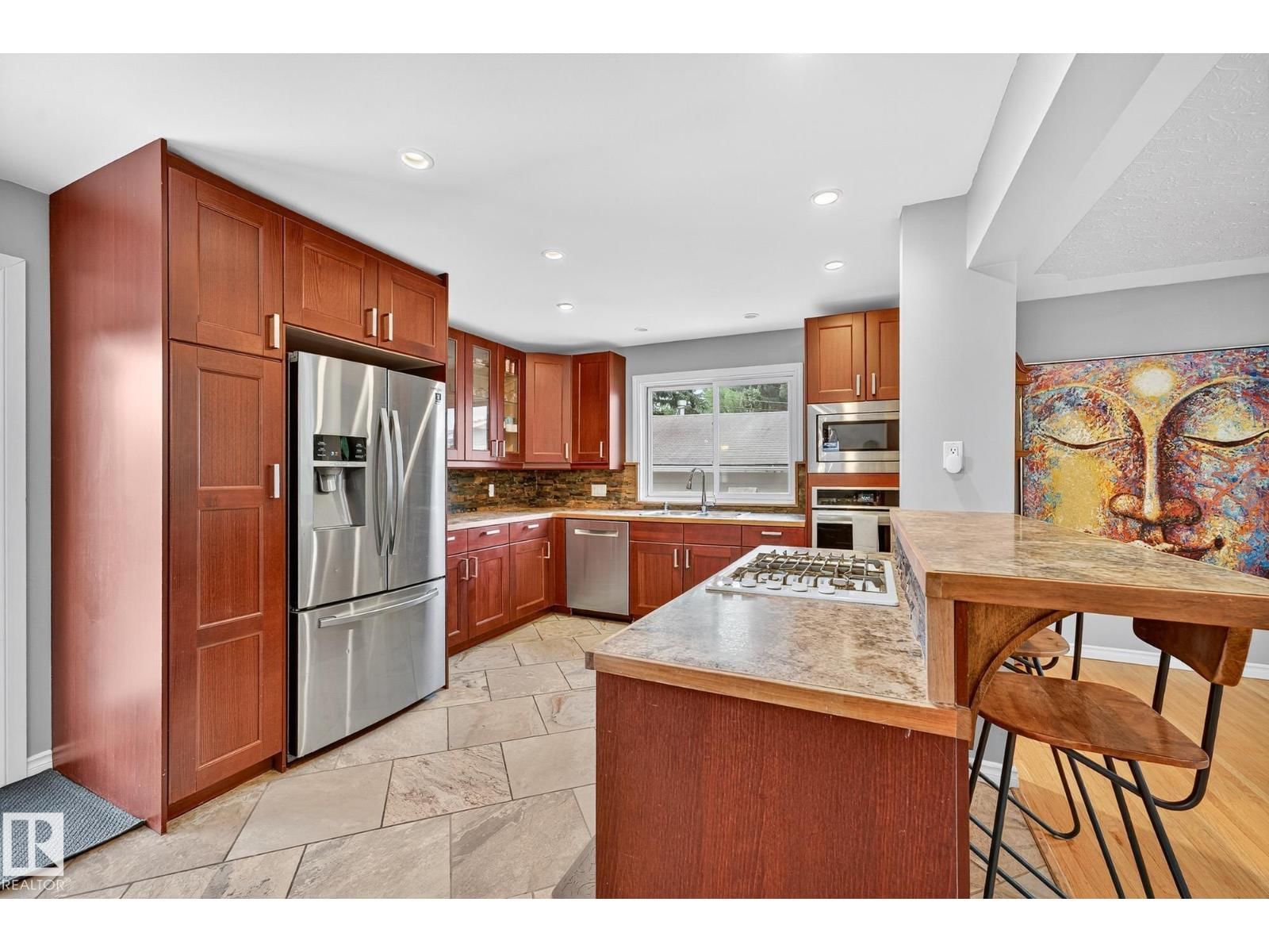 15701 92A AV Image 14