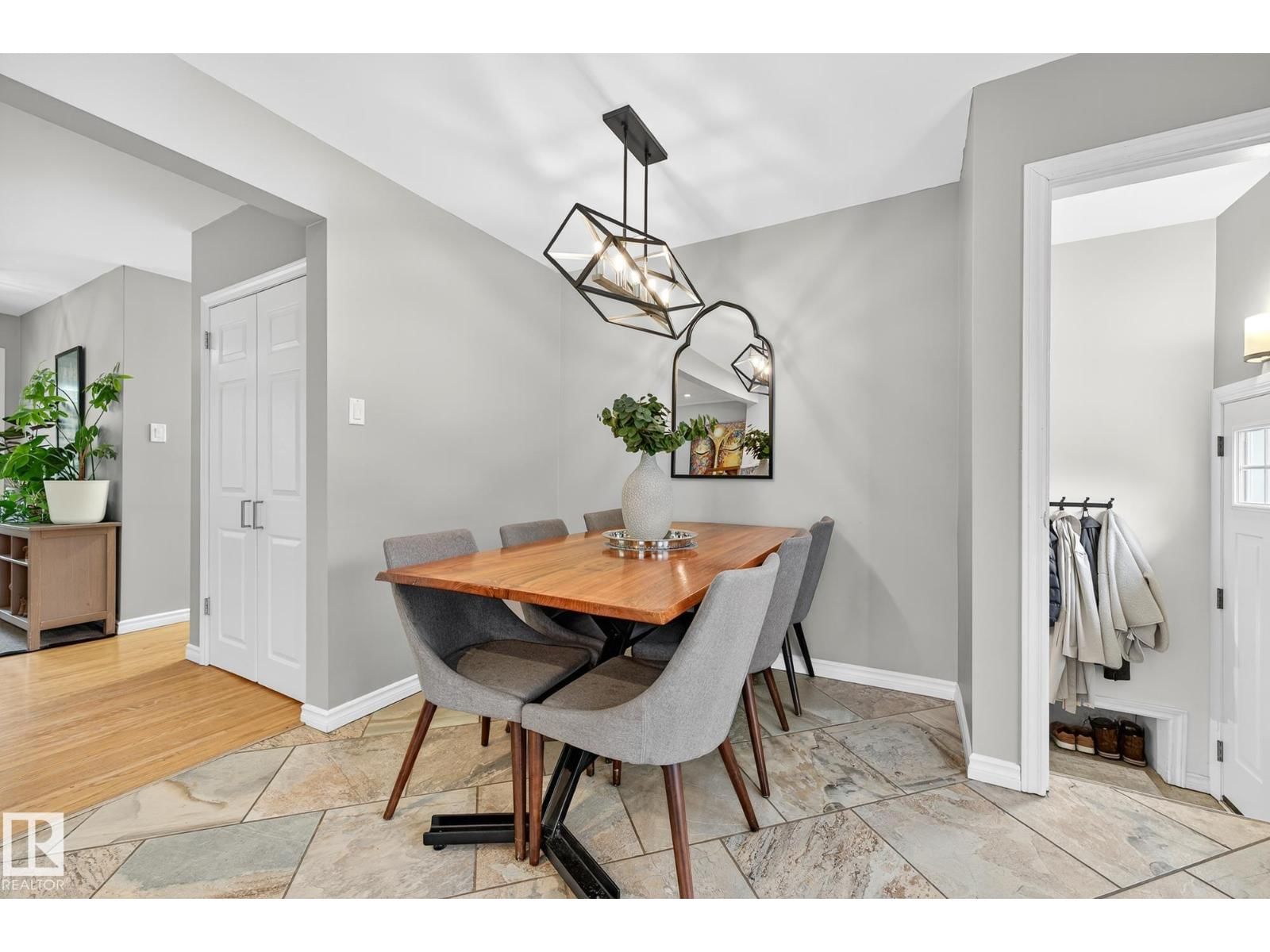 15701 92A AV Image 16