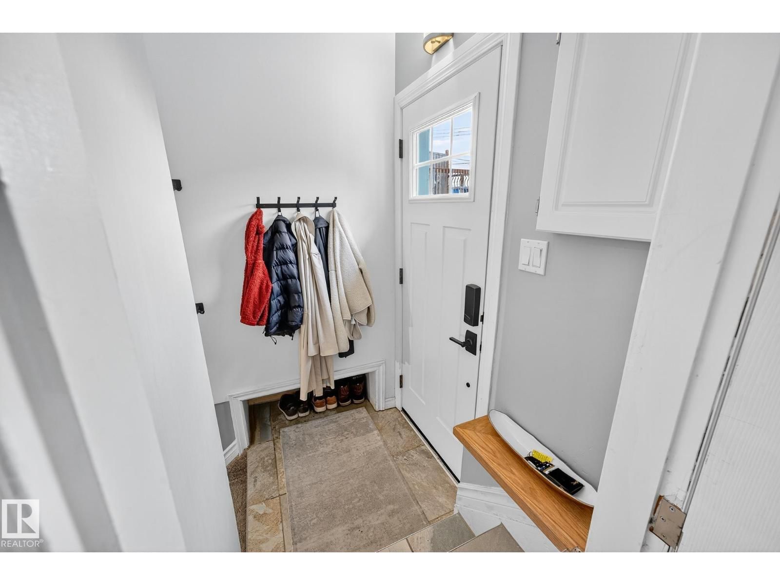 15701 92A AV Image 17