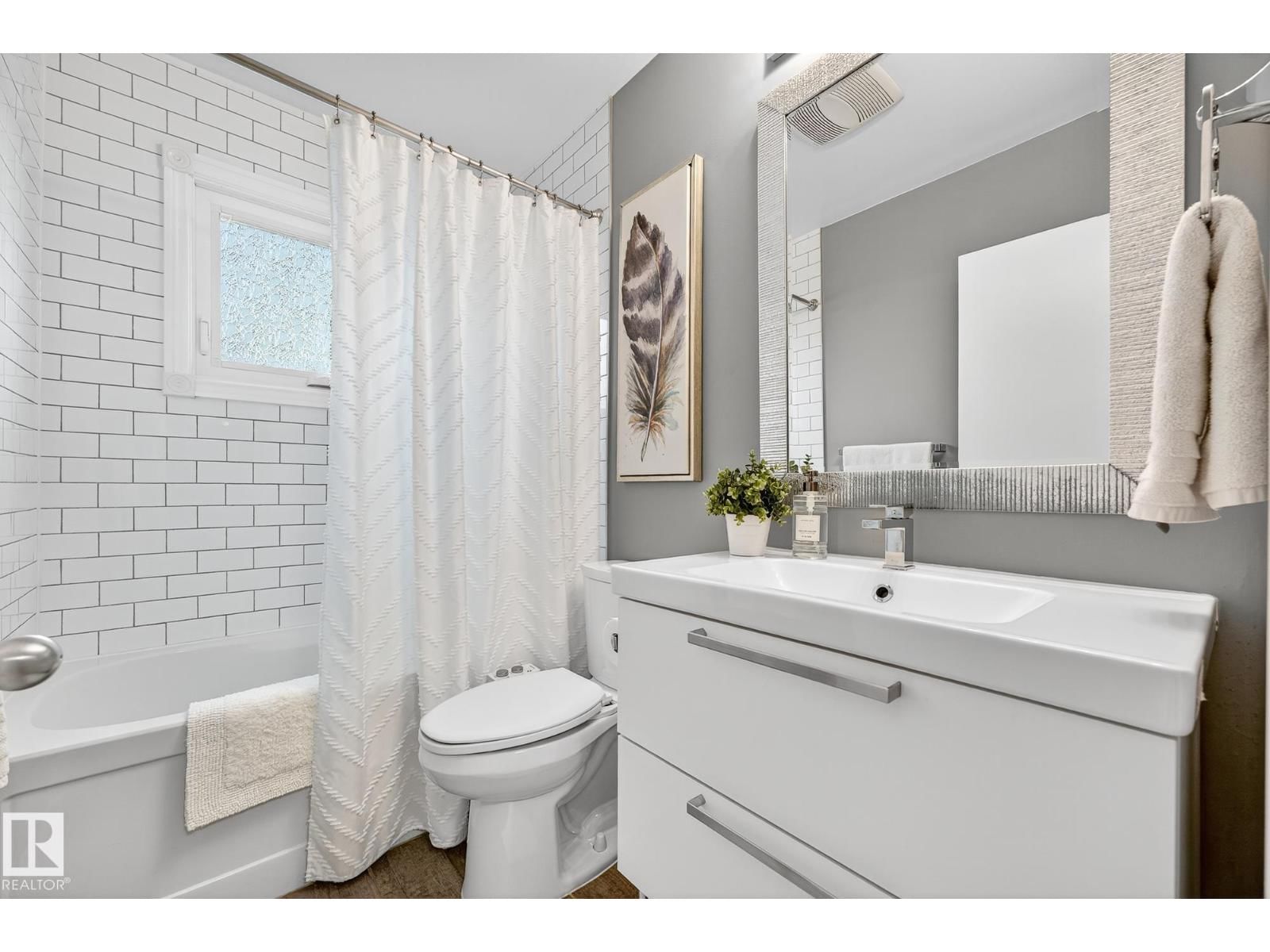 15701 92A AV Image 25