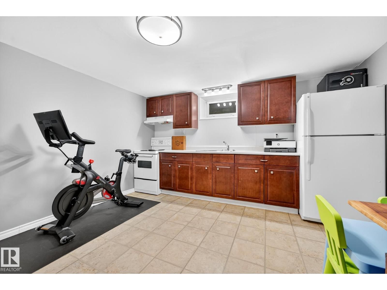 15701 92A AV Image 30