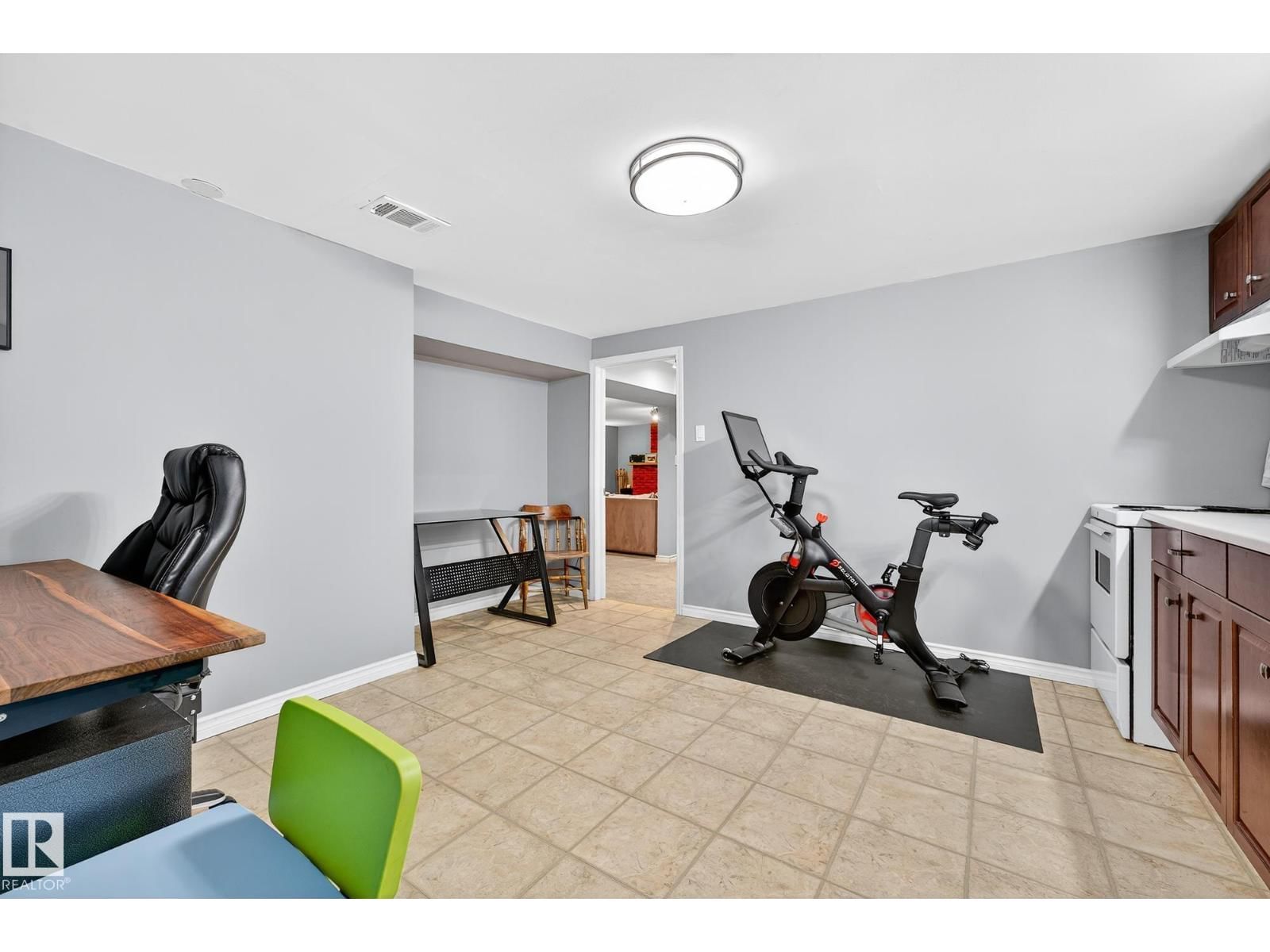 15701 92A AV Image 32