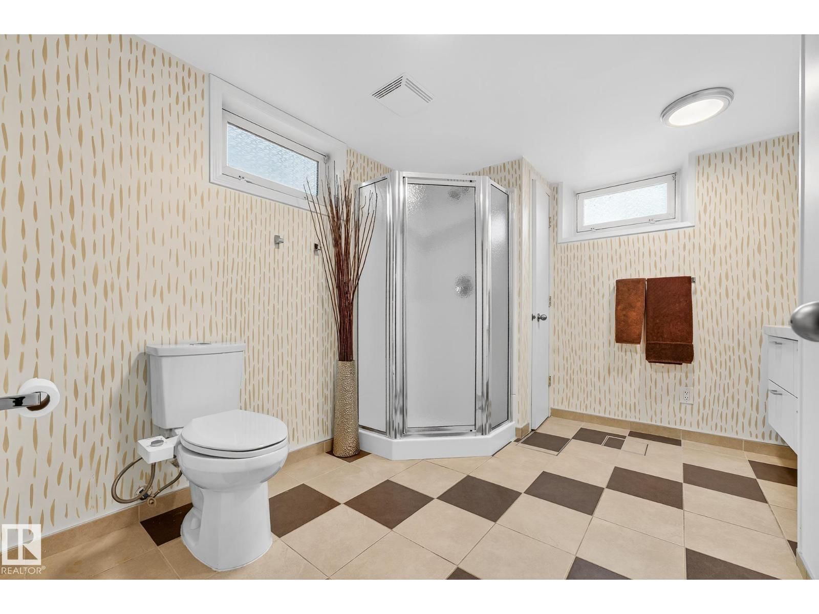 15701 92A AV Image 35