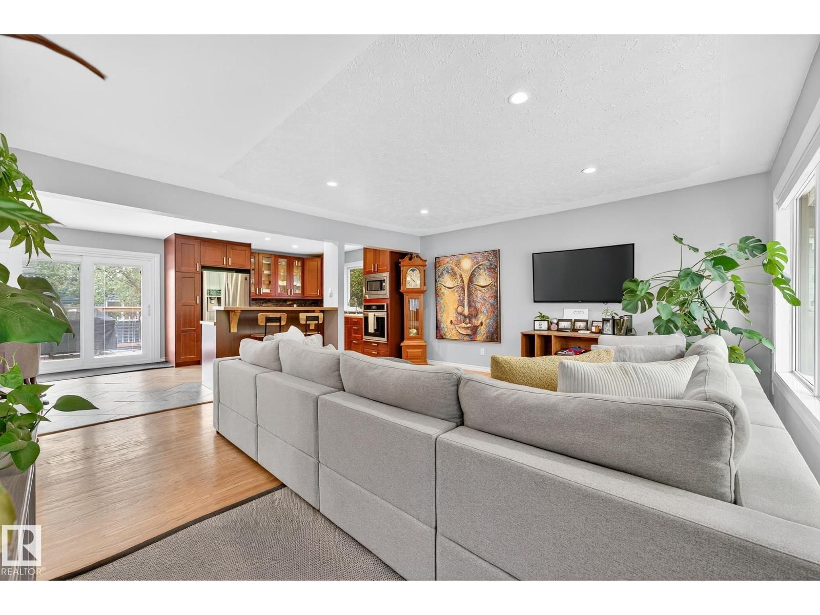 15701 92A AV Image 6