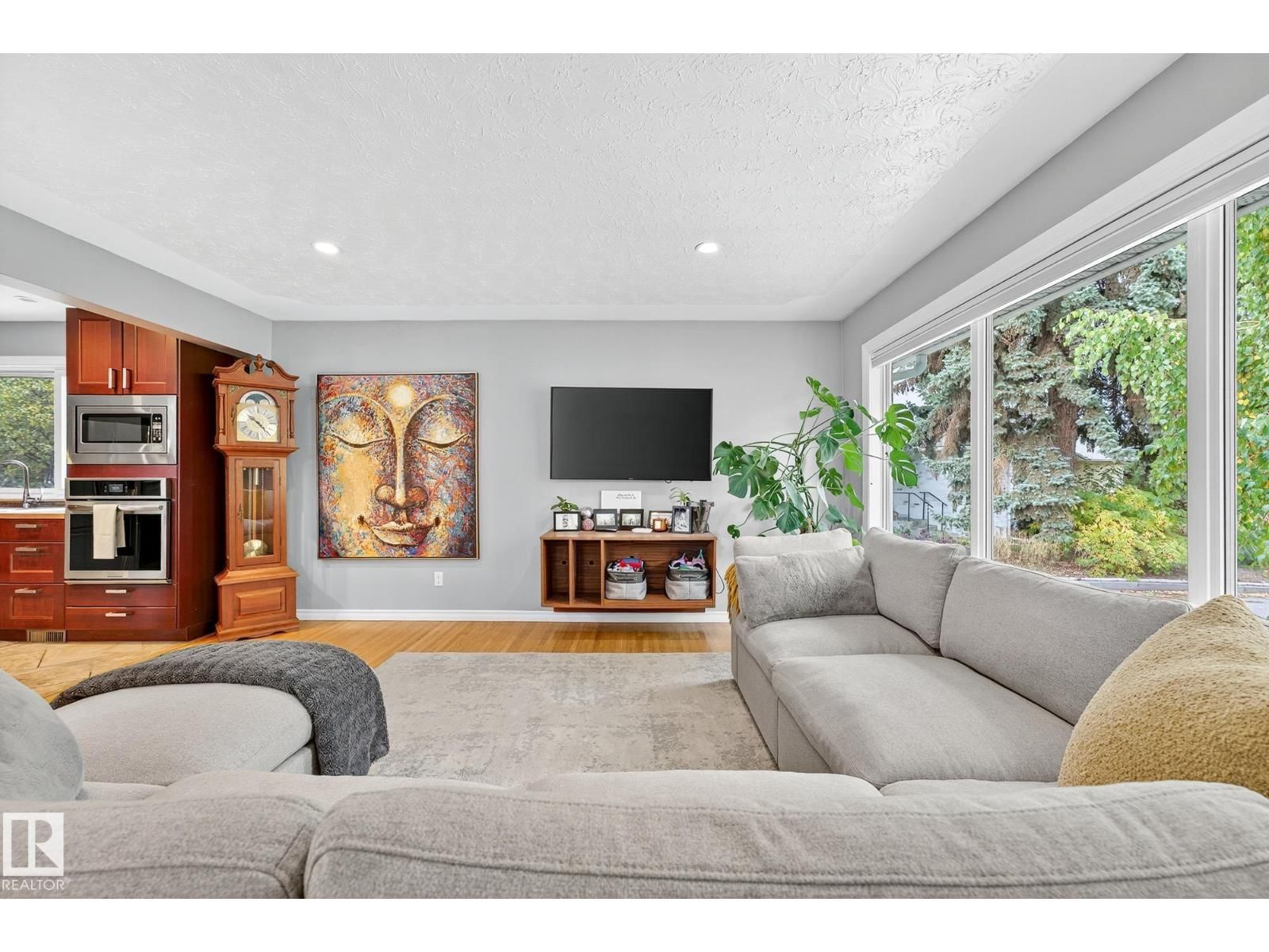 15701 92A AV Image 7