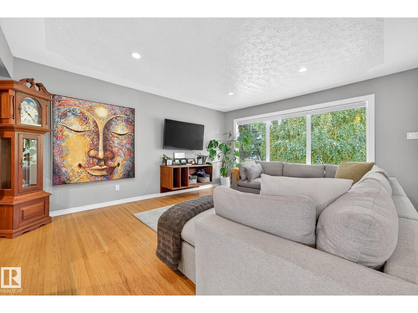 15701 92A AV Image 8