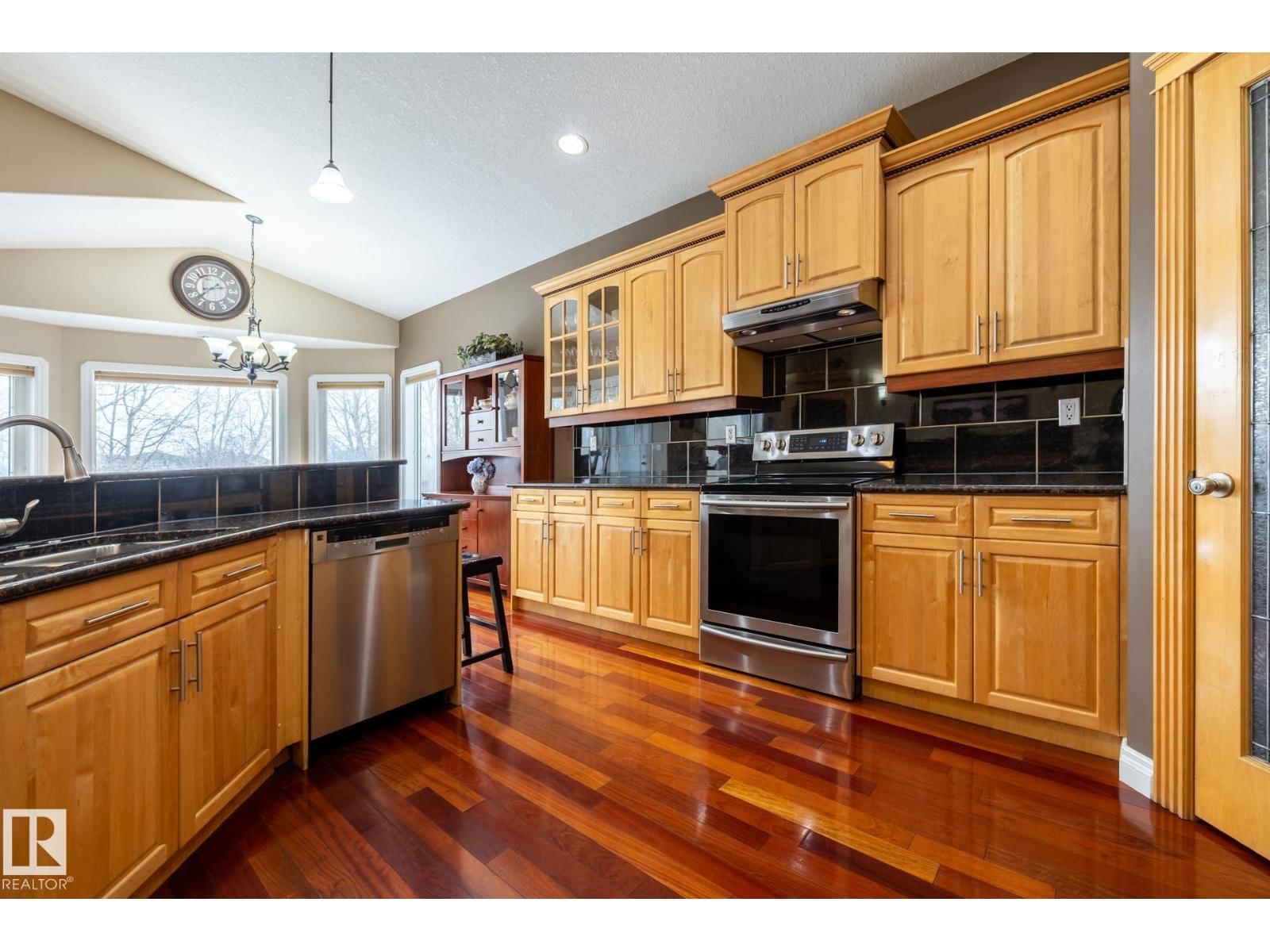 135 FRASER WY Image 28