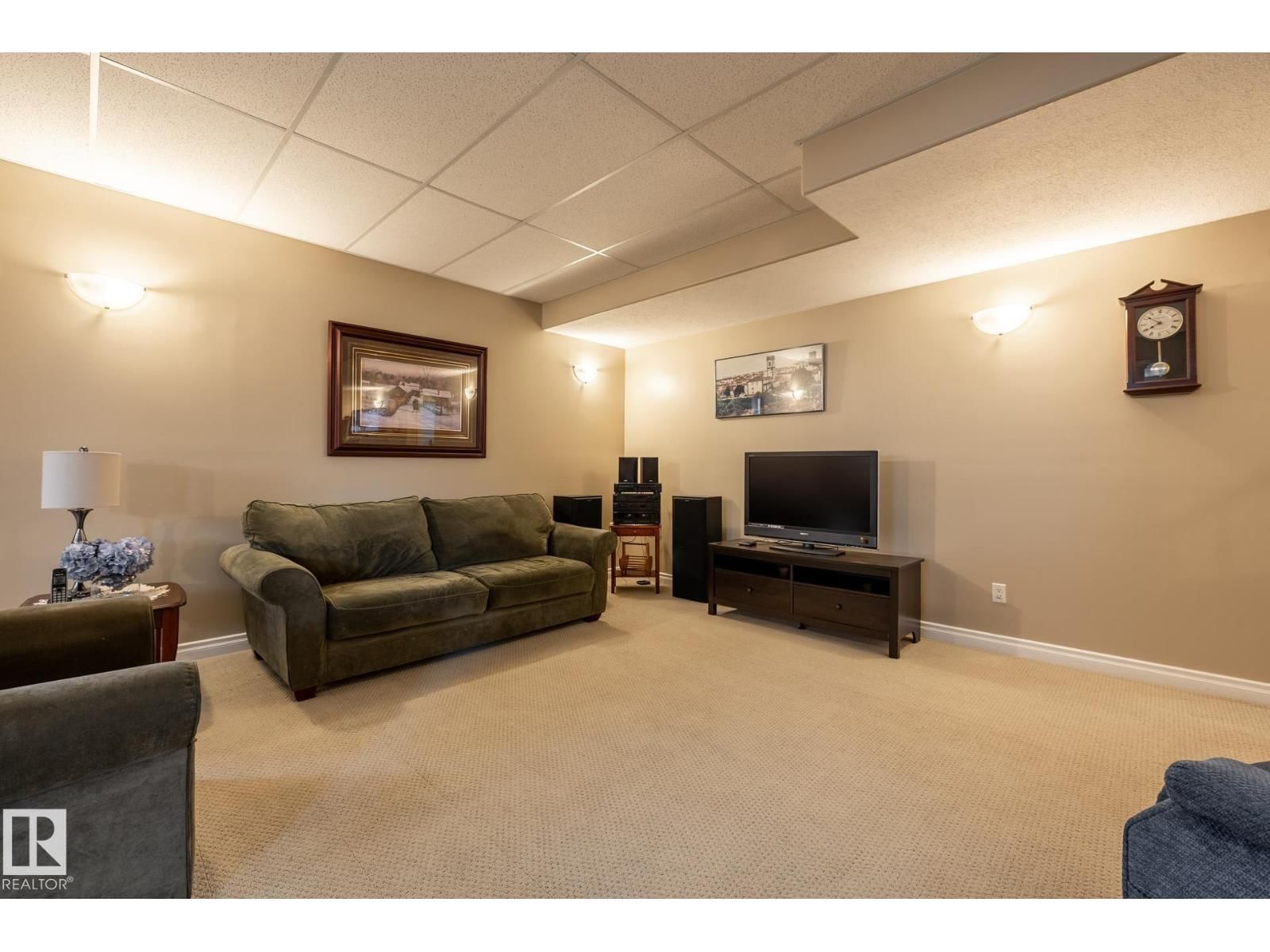 135 FRASER WY Image 44