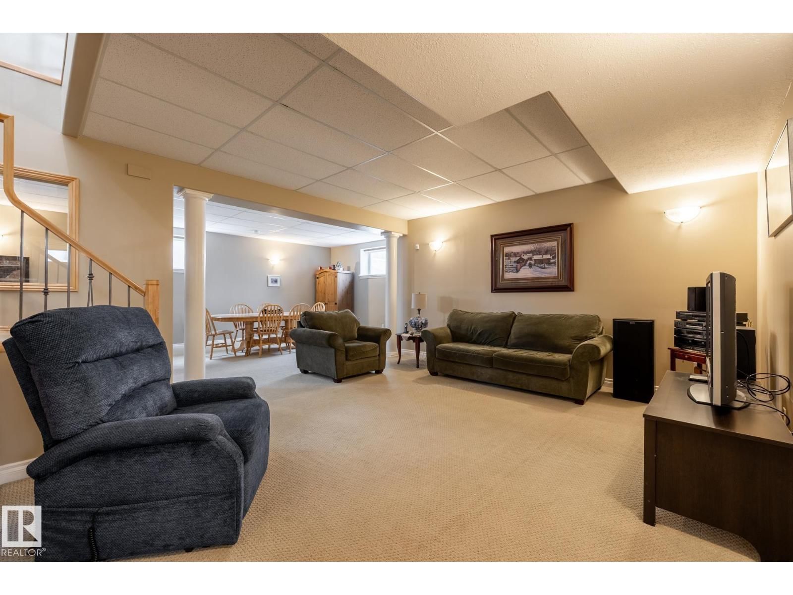 135 FRASER WY Image 45