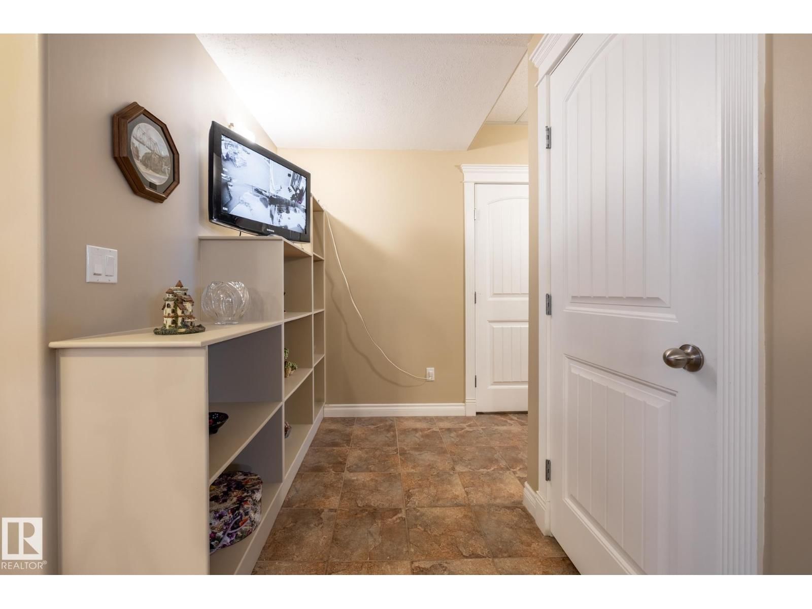 135 FRASER WY Image 55