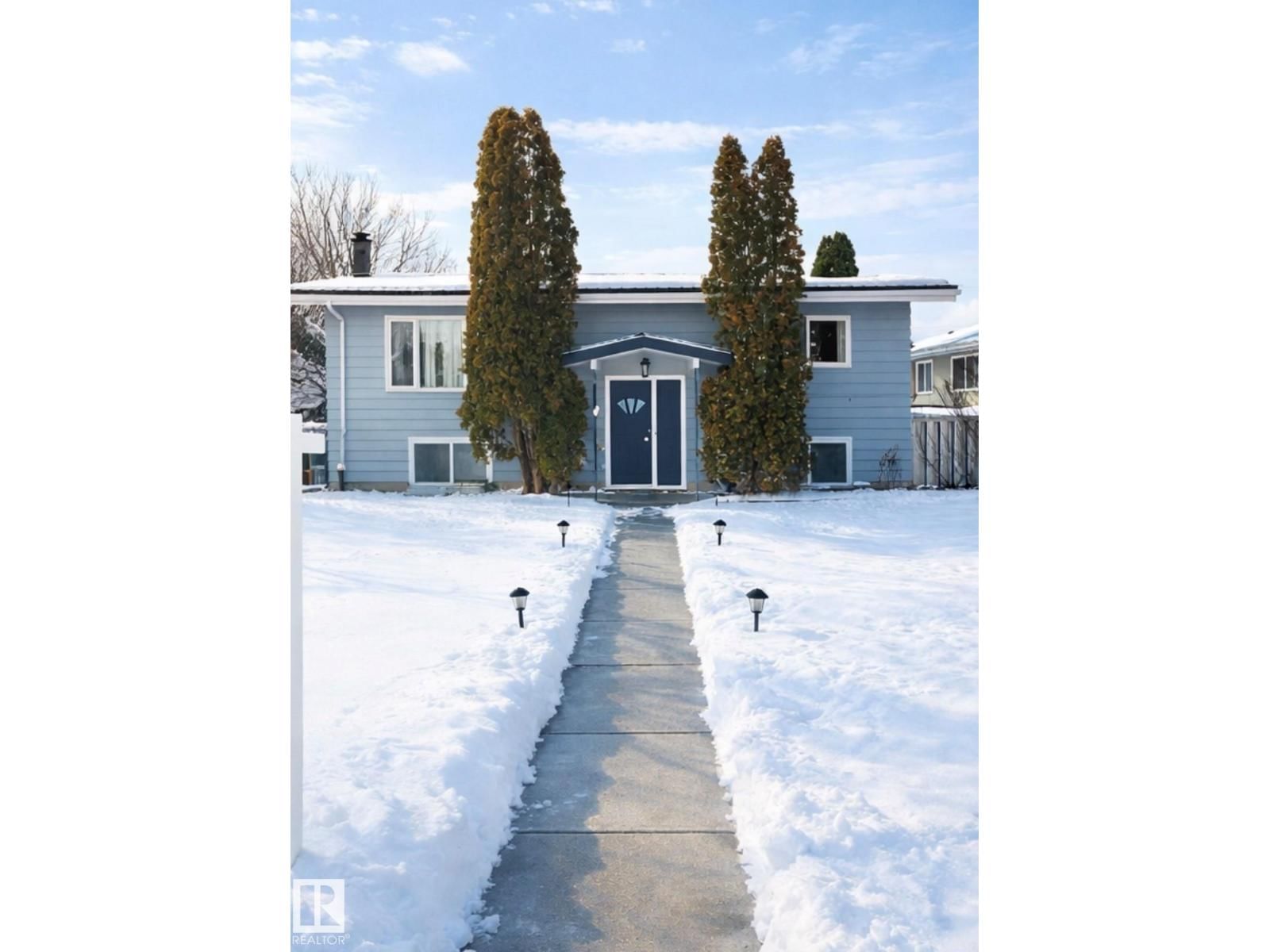 6807 DELWOOD RD, Edmonton, Alberta T5C 3A6