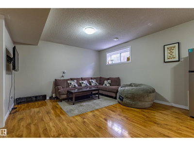 3611 14 ST | Edmonton Alberta | Slide Image Thirty-three