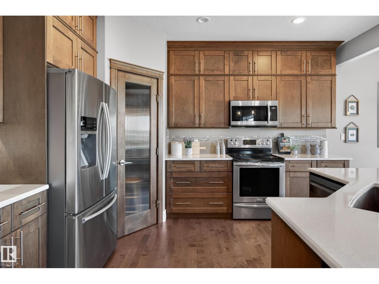 NW - 2086 REDTAIL CM Image 10