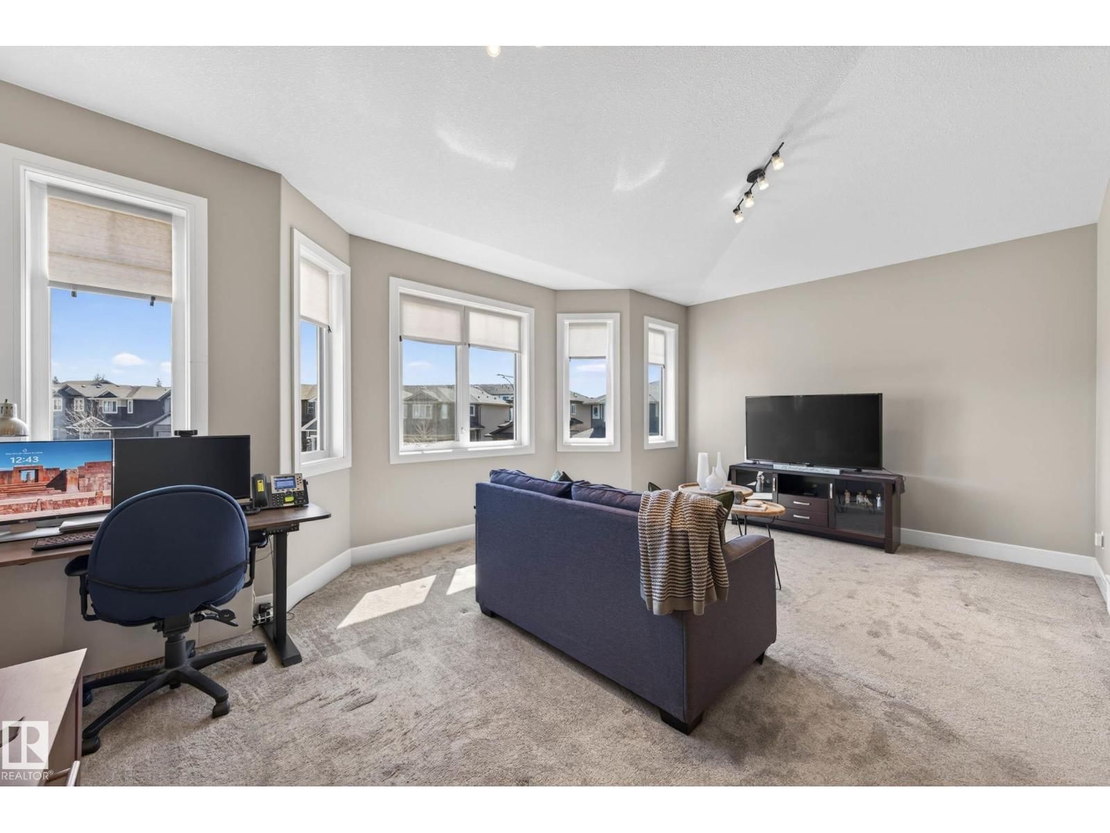 NW - 2086 REDTAIL CM Image 16