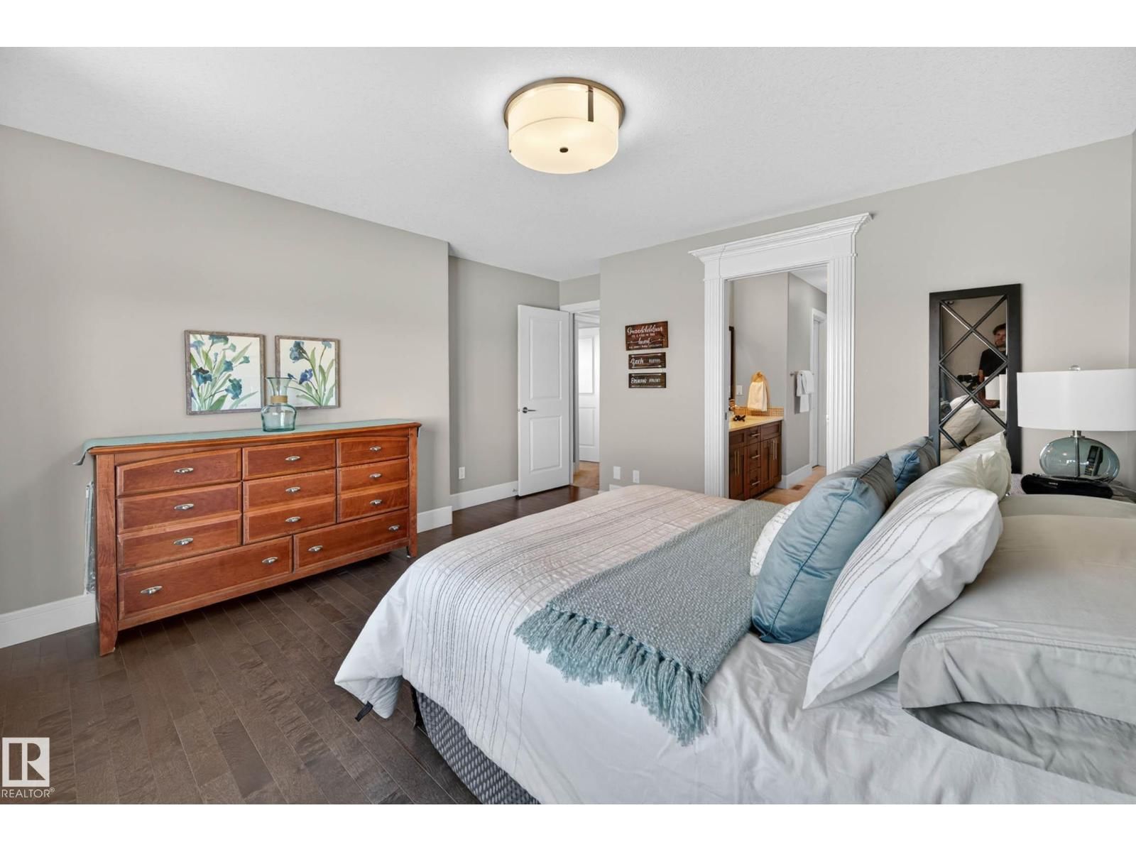 NW - 2086 REDTAIL CM Image 22