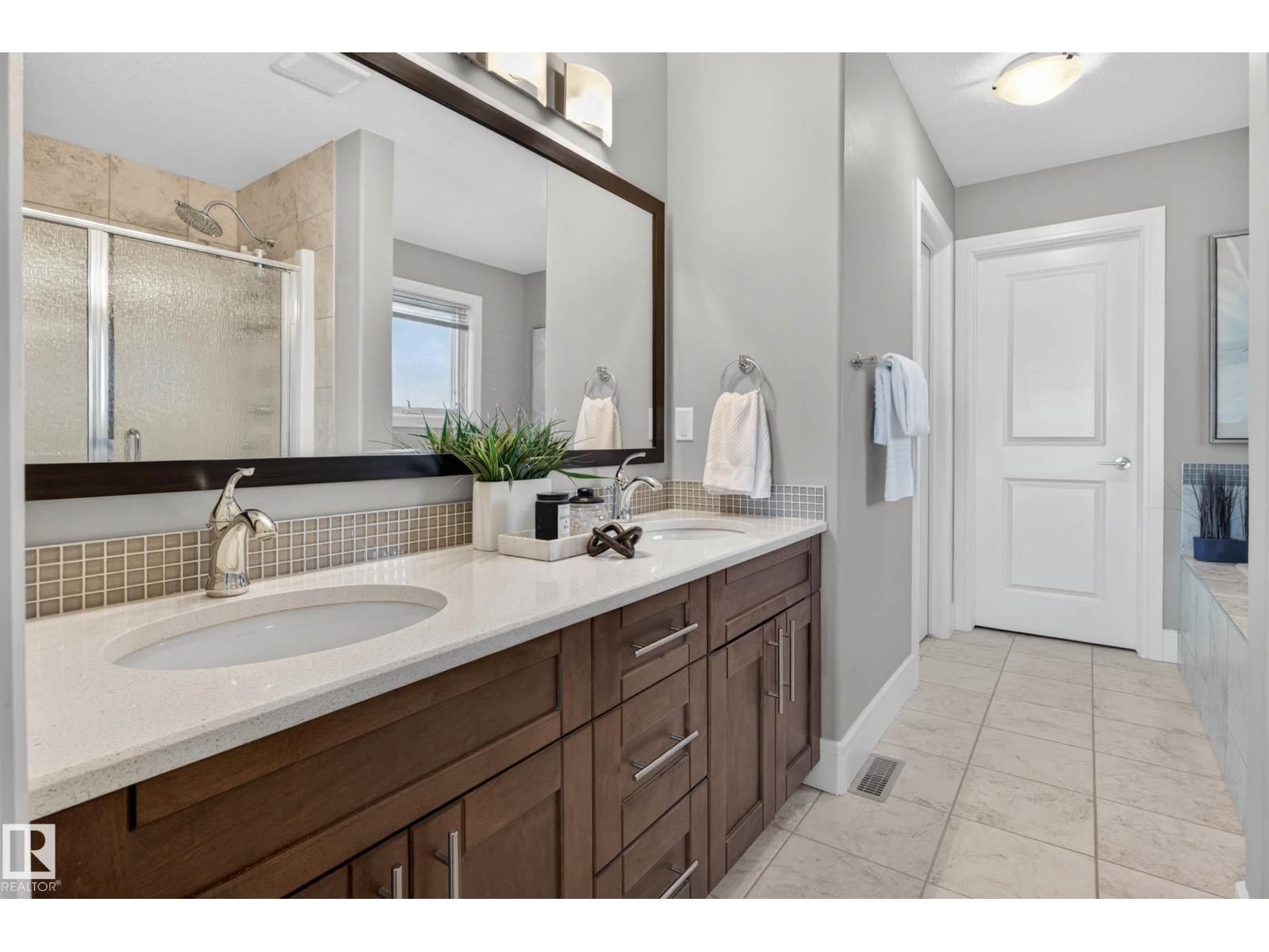 NW - 2086 REDTAIL CM Image 24