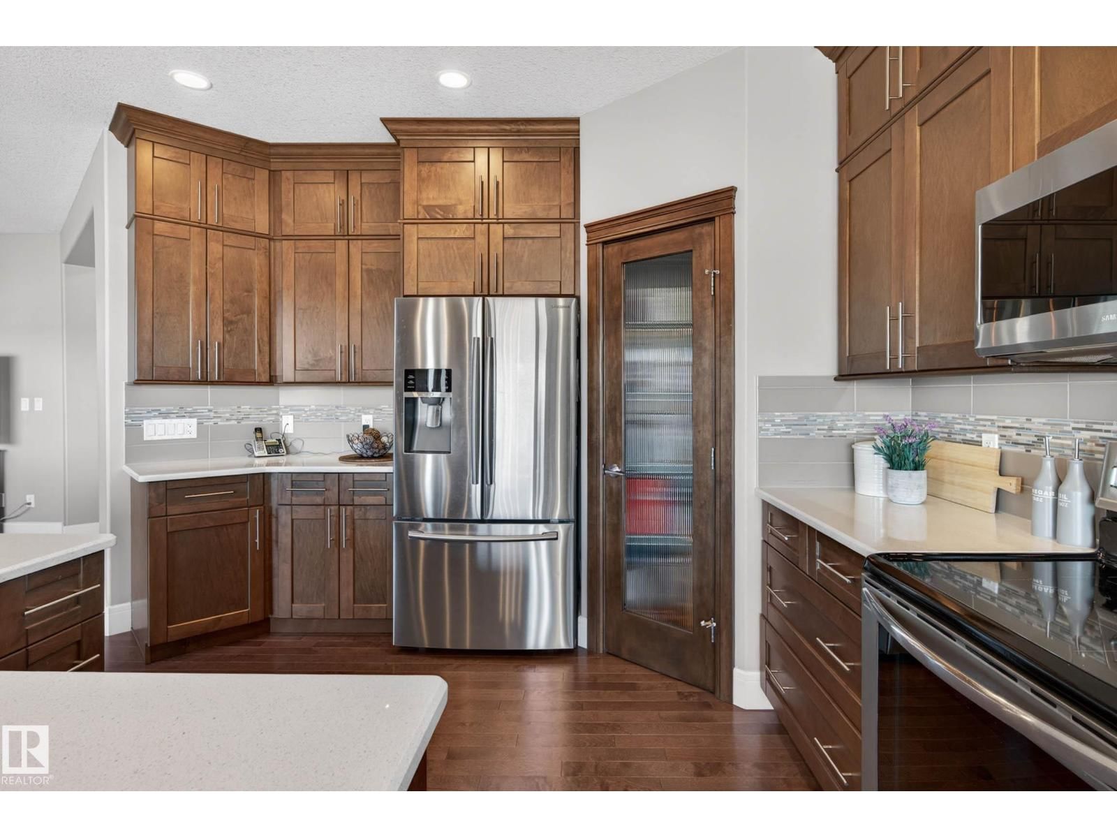 NW - 2086 REDTAIL CM Image 9