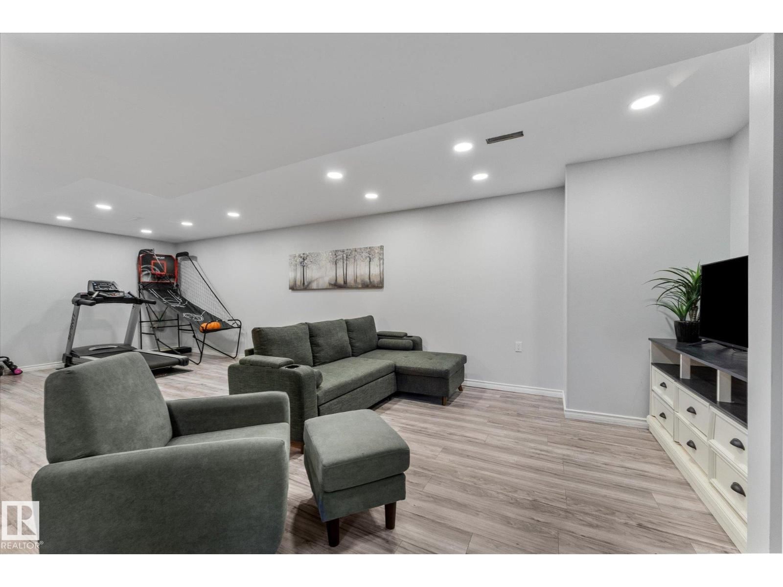 43 MARMOT AV Image 25