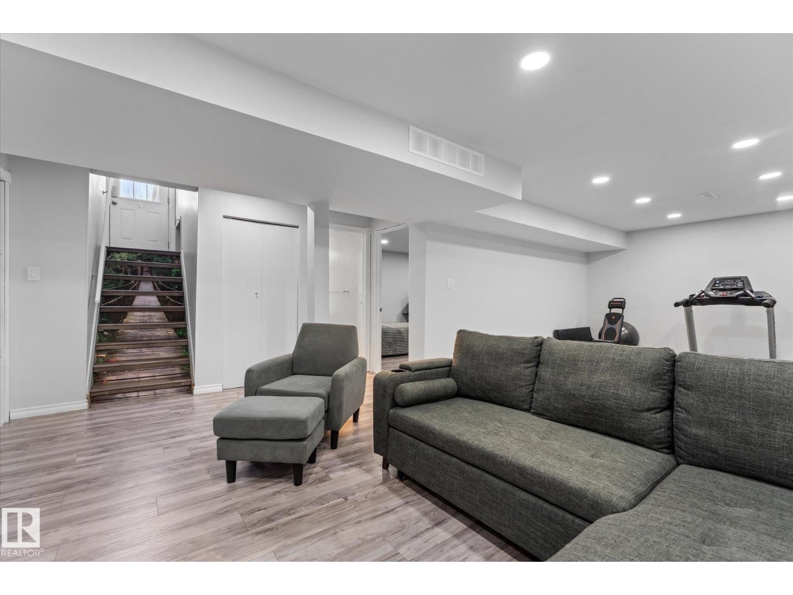 43 MARMOT AV Image 26