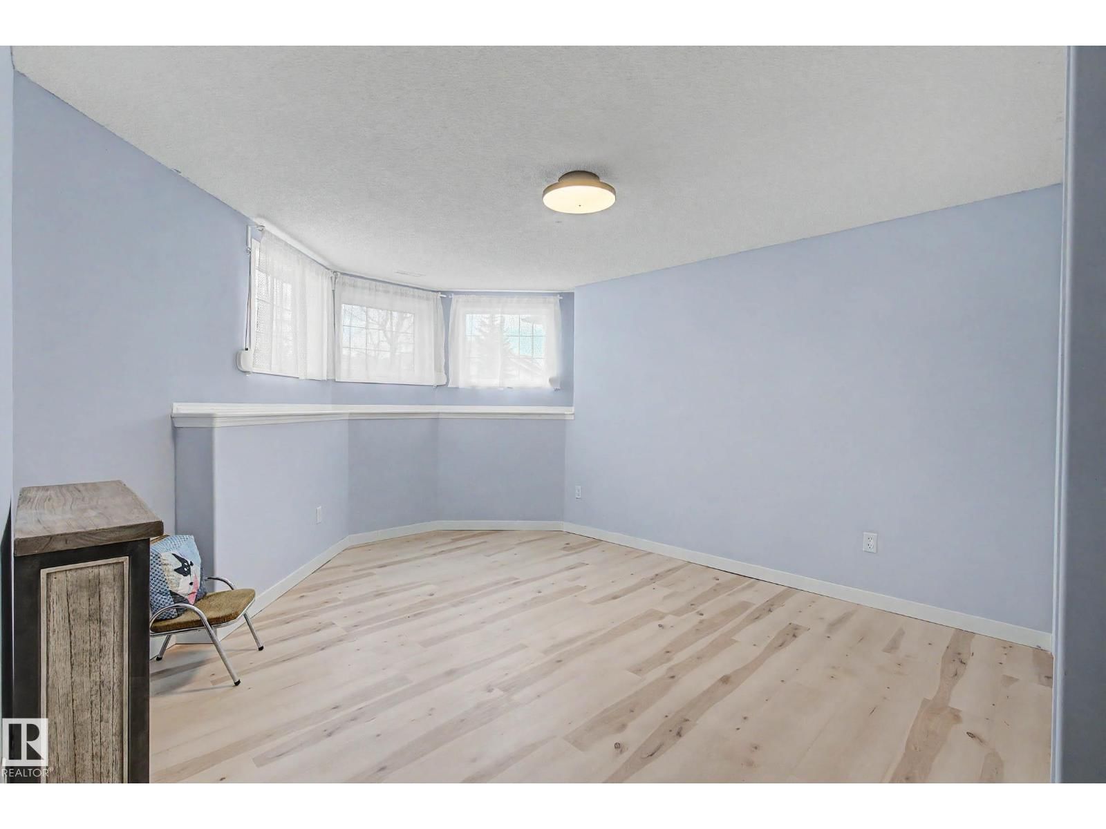 2056 BRENNAN CR Image 32