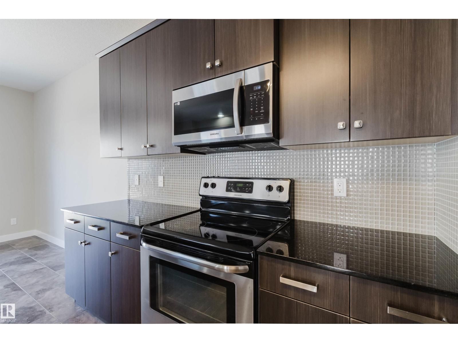 SW - 611 176 ST Image 11