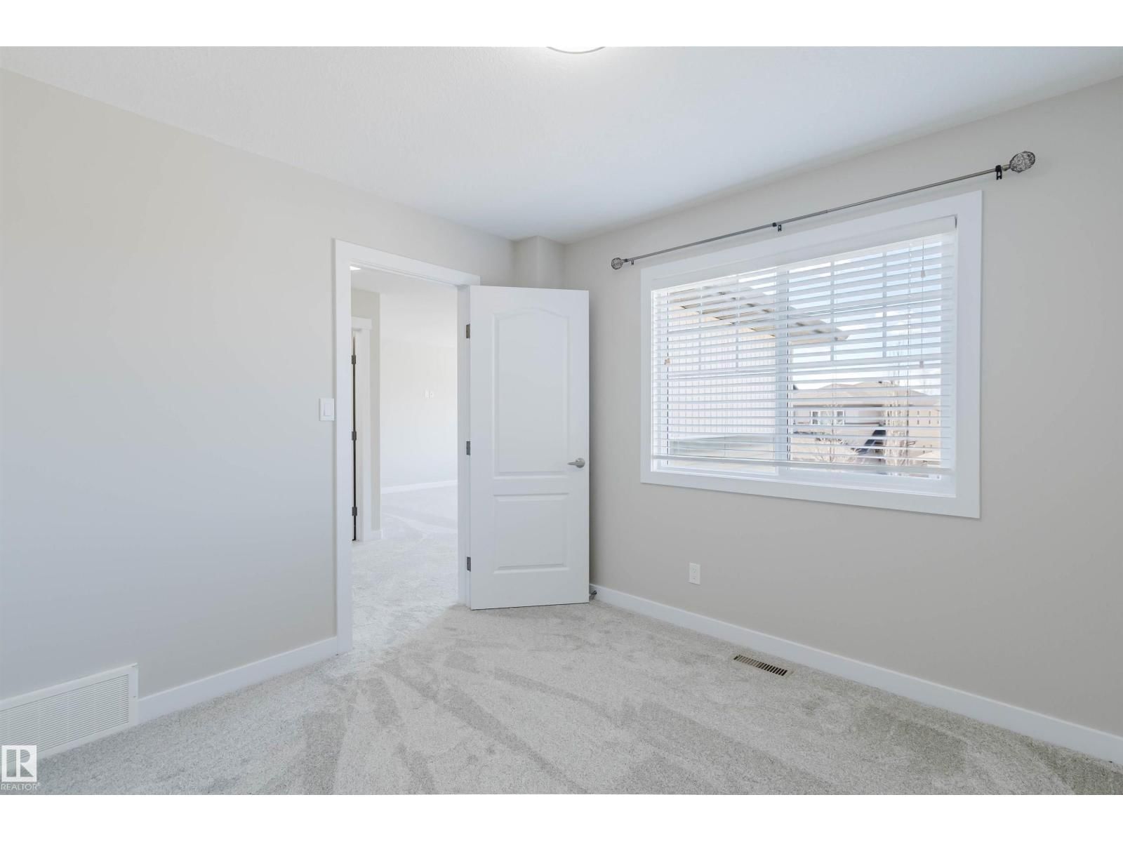 SW - 611 176 ST Image 26