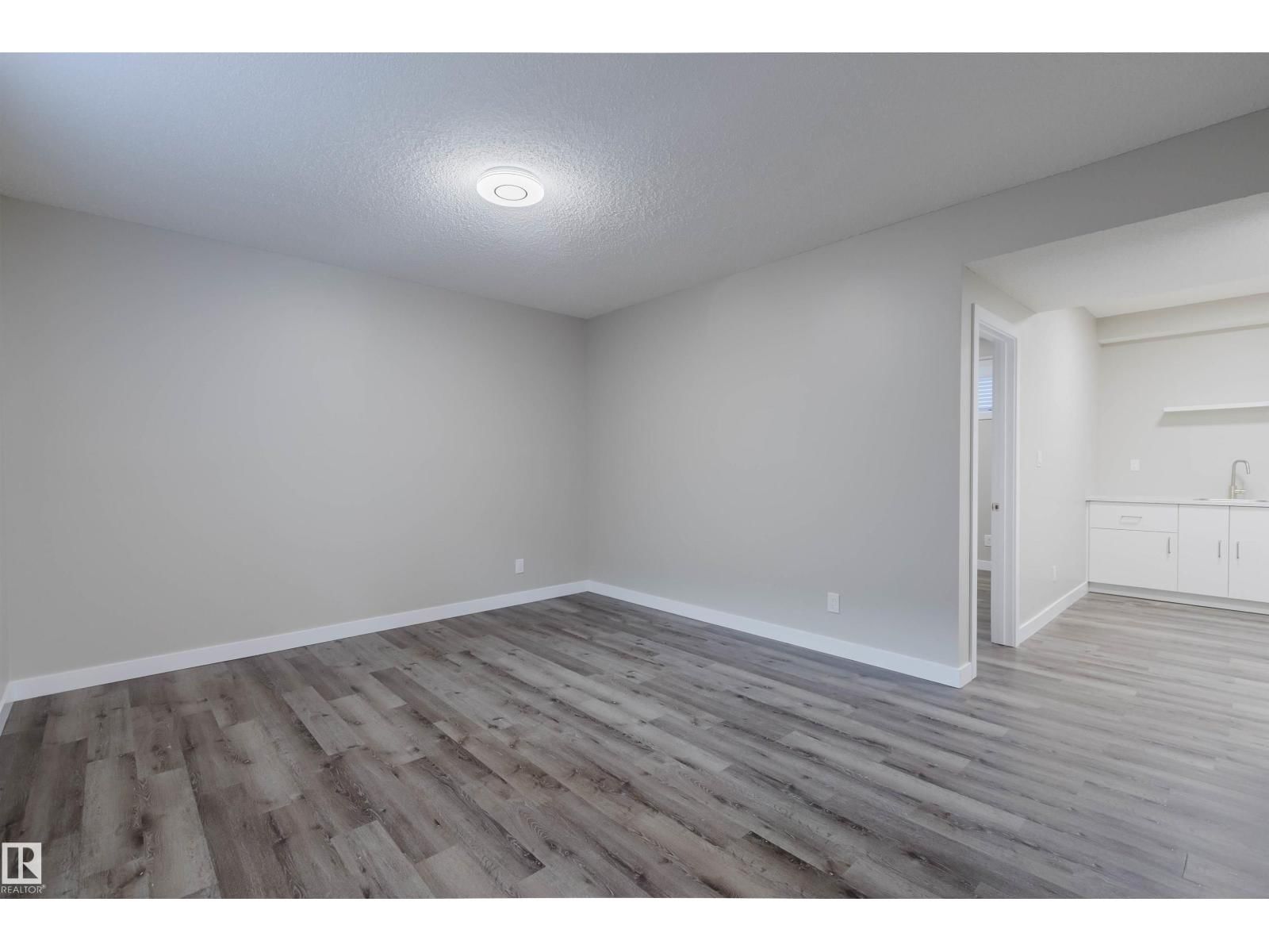 SW - 611 176 ST Image 29