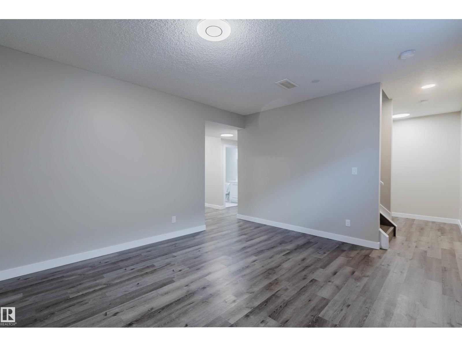 SW - 611 176 ST Image 31