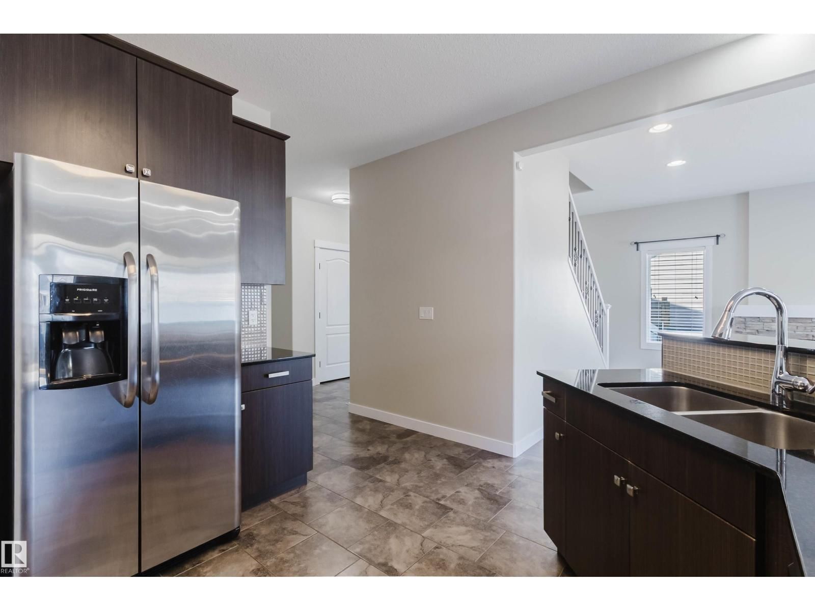 SW - 611 176 ST Image 9