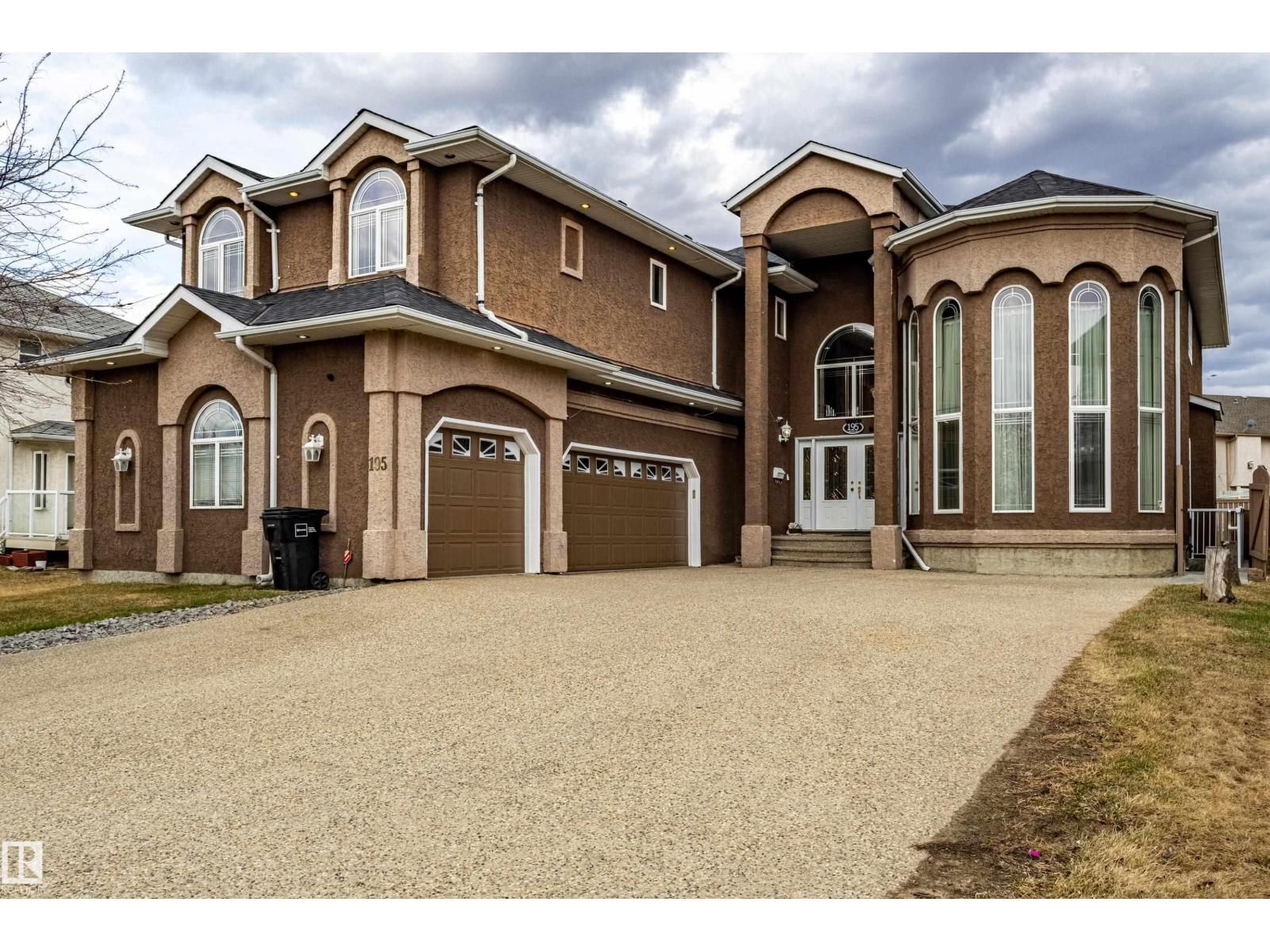 195 KULAWY DR, Edmonton, Alberta T6C 7E4