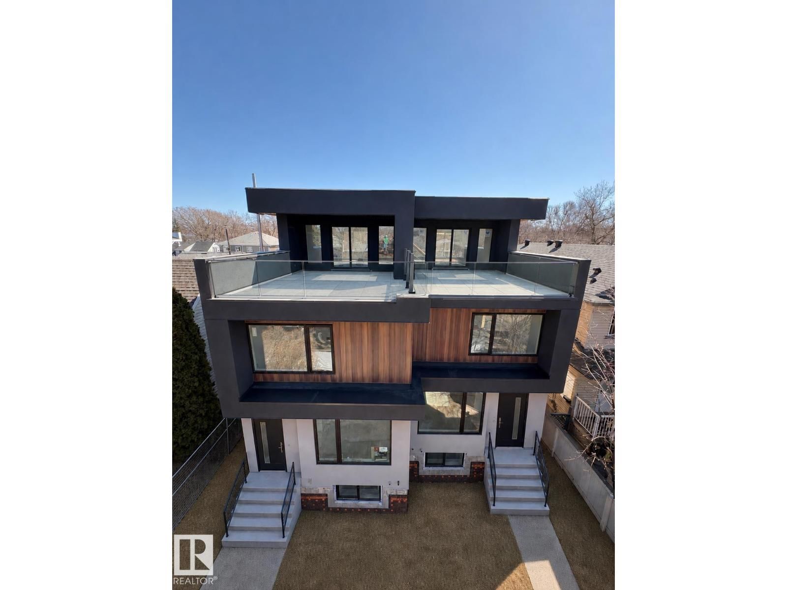 9007 92 ST, Edmonton, Alberta T6C 3R3