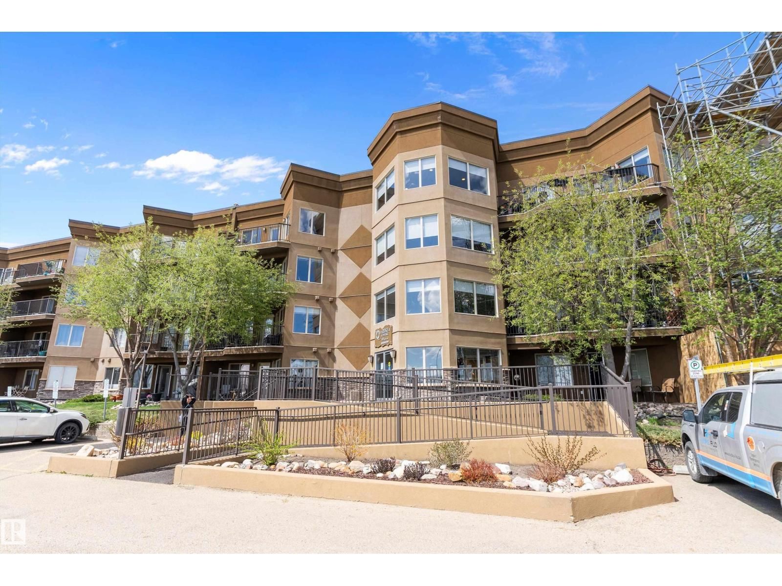 530 HOOKE RD, Edmonton, Alberta T5A 5J5